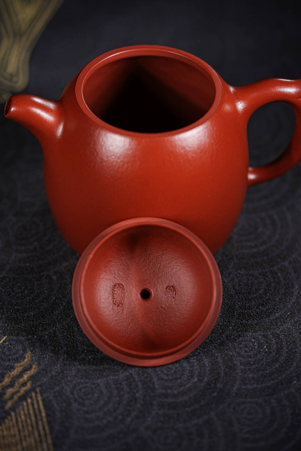 Qin Quan     175cc   - Yixing Zisha Purple Clay Teapot