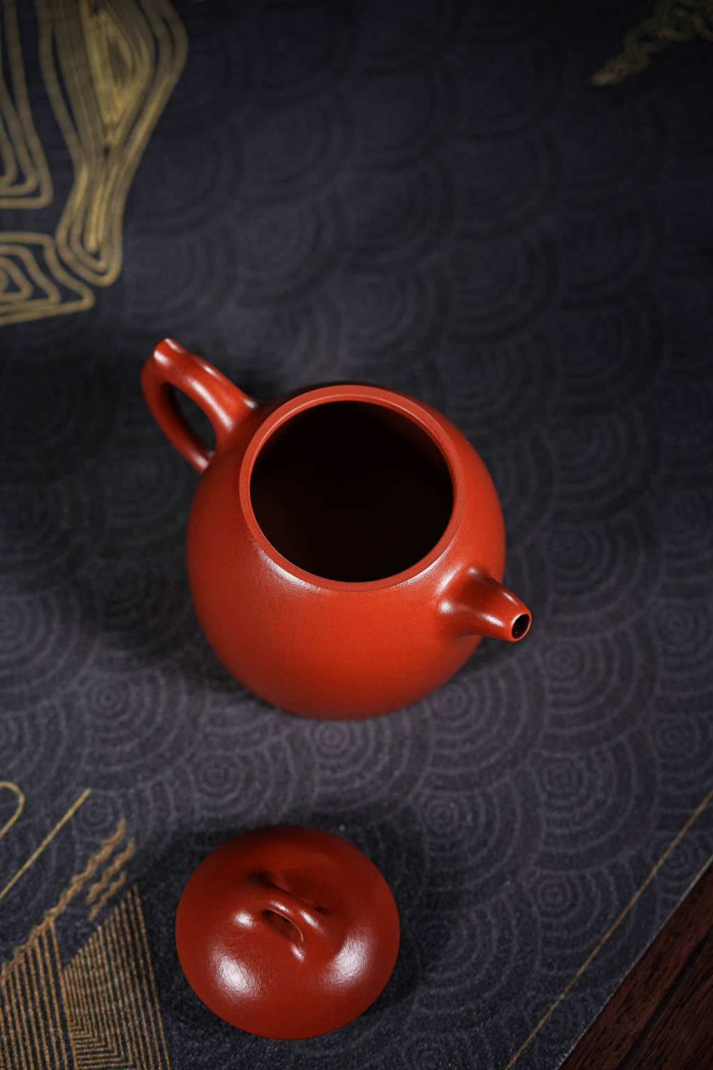 Qin Quan     175cc   - Yixing Zisha Purple Clay Teapot