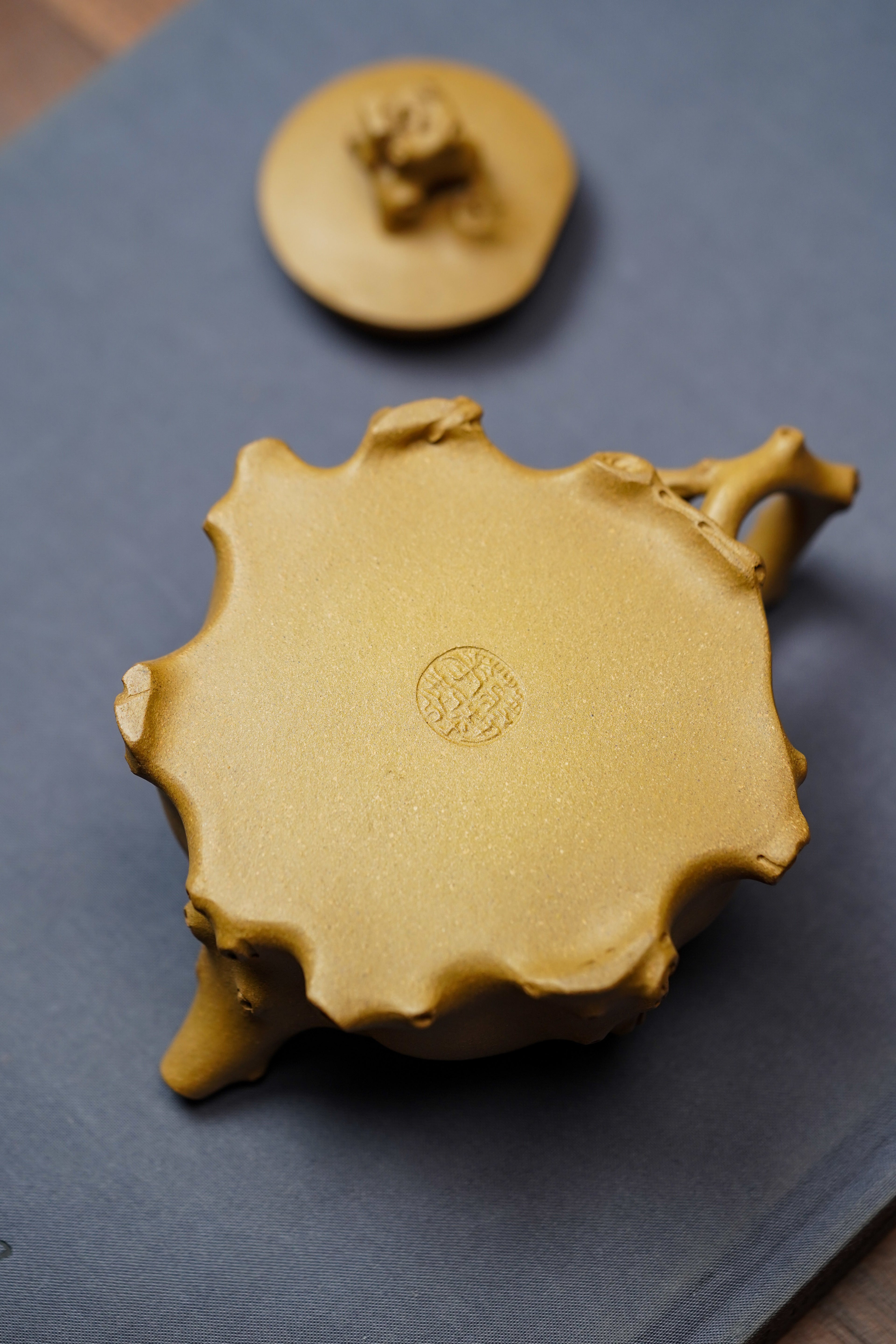 Mei Zhuang     220cc   - Yixing Zisha Purple Clay Teapot