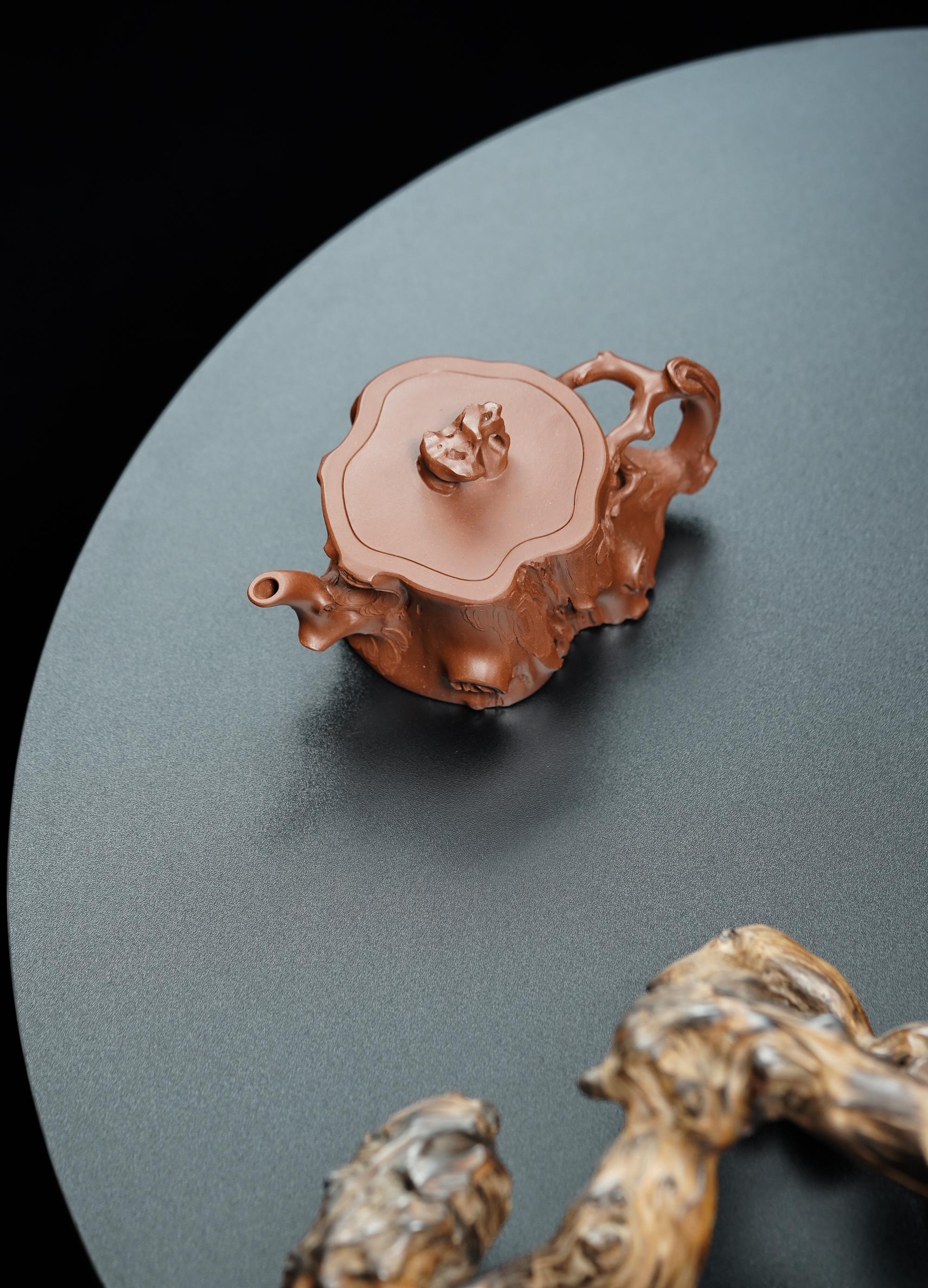 Cang Song Bao Shi    320cc   - Yixing Zisha Purple Clay Teapot