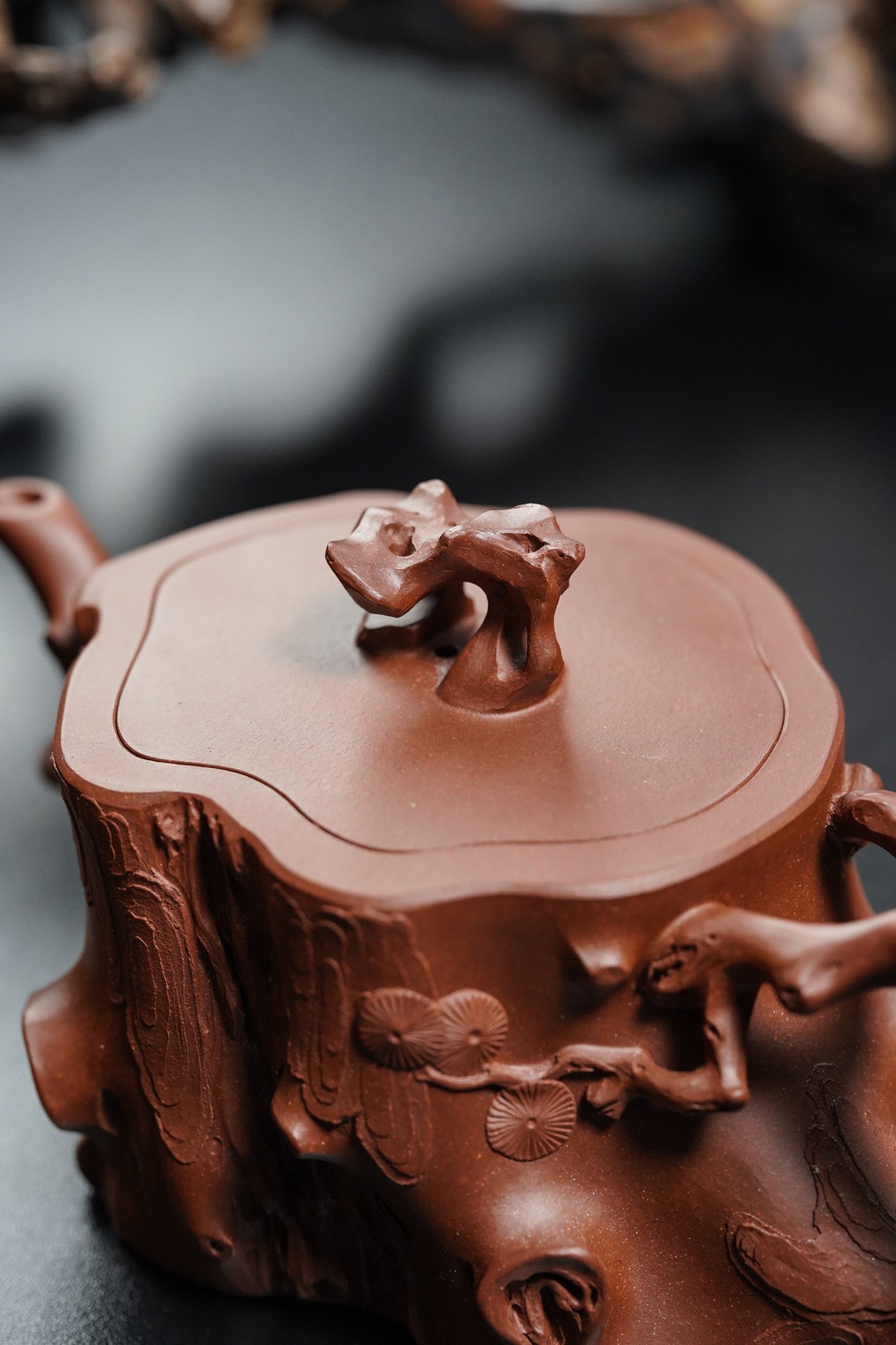 Cang Song Bao Shi    320cc   - Yixing Zisha Purple Clay Teapot