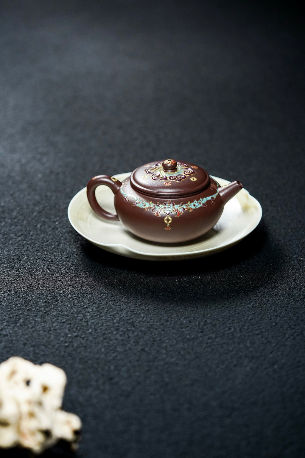 Ling Hua Wu Xiang   168cc   - Yixing Zisha Purple Clay Teapot
