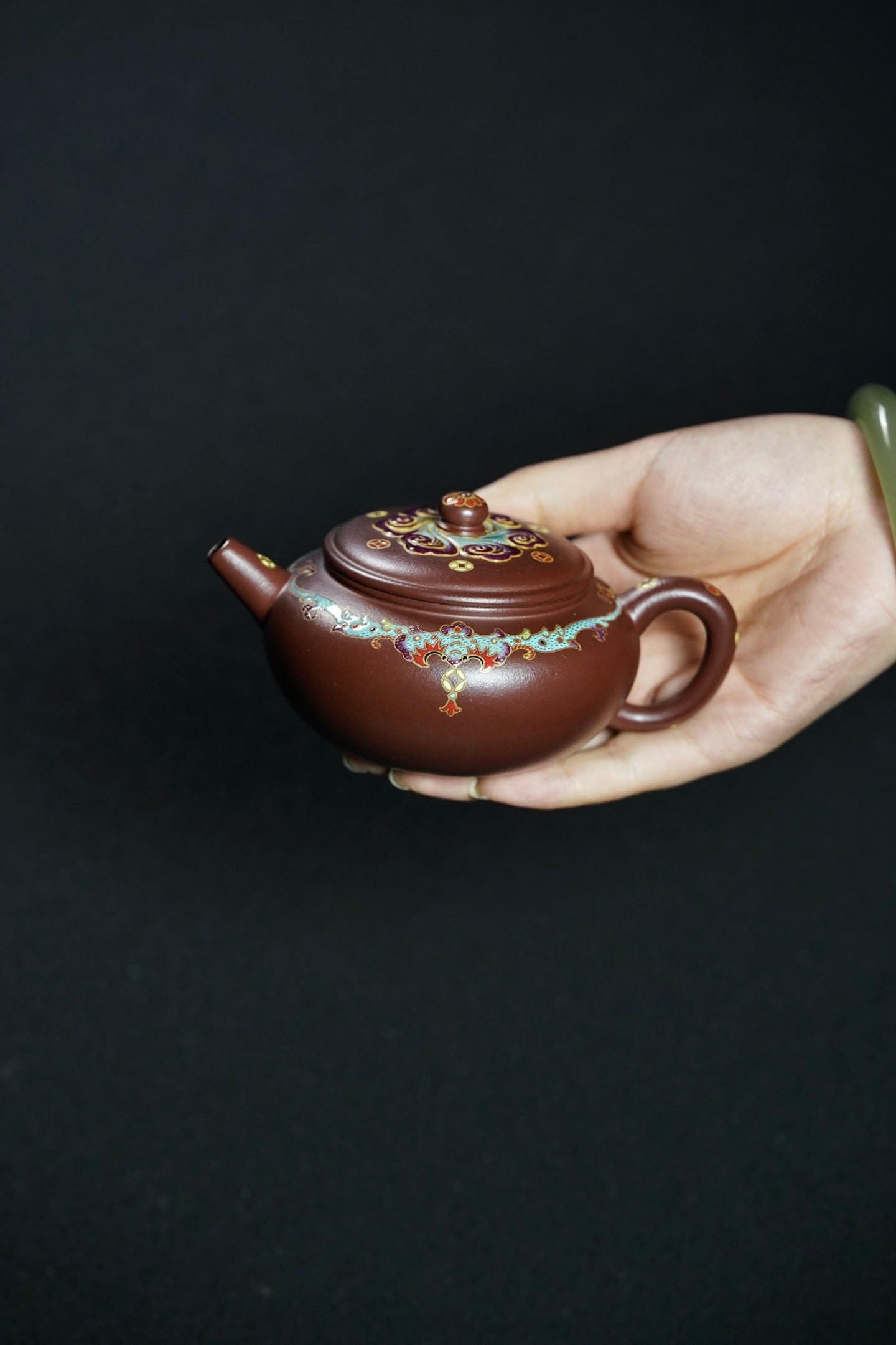 Ling Hua Wu Xiang   168cc   - Yixing Zisha Purple Clay Teapot