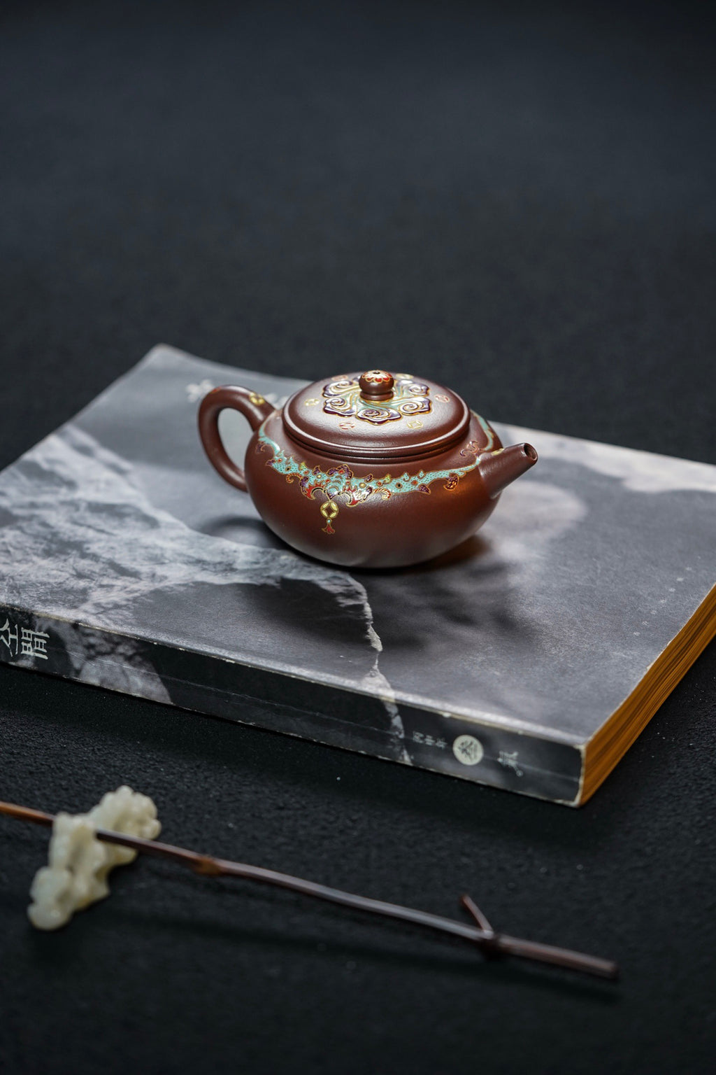 Ling Hua Wu Xiang   168cc   - Yixing Zisha Purple Clay Teapot