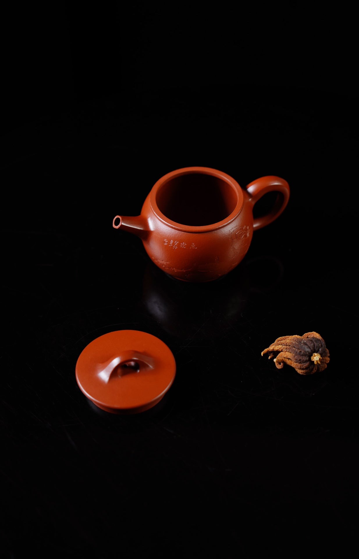 Han Wa   210cc   - Yixing Zisha Purple Clay Teapot