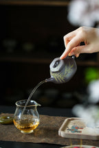 Liu Fang Shi Piao   110cc   - Yixing Zisha Purple Clay Teapot