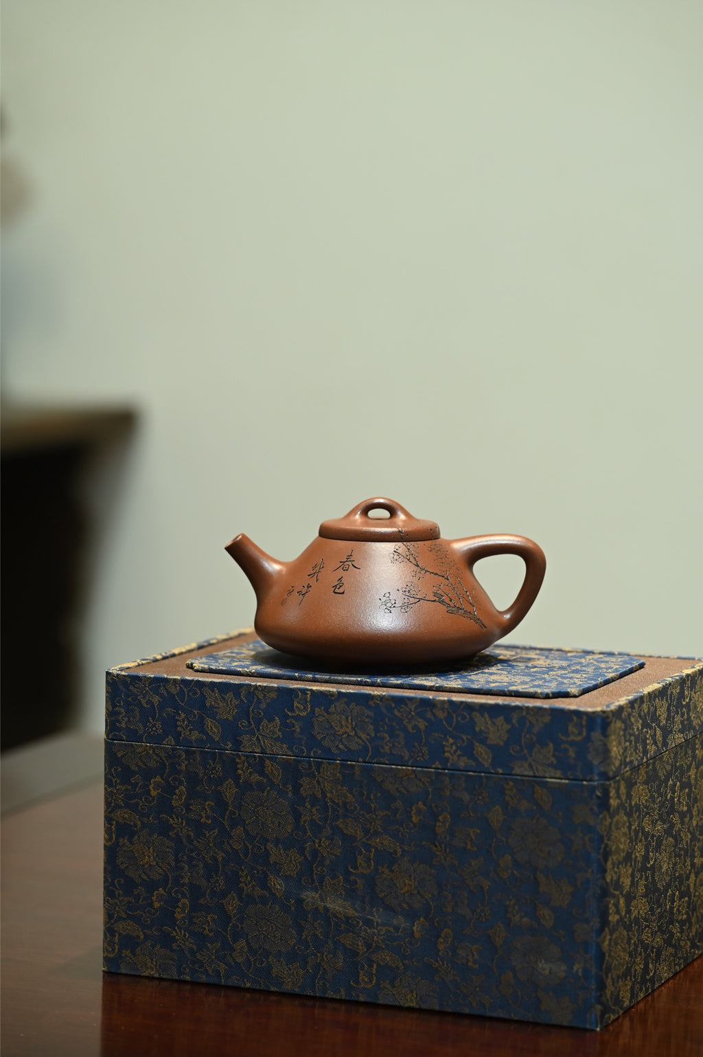 Zi Ye Shi Piao   300cc   - Yixing Zisha Purple Clay Teapot