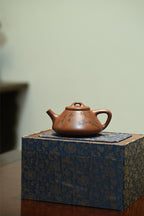 Zi Ye Shi Piao   300cc   - Yixing Zisha Purple Clay Teapot