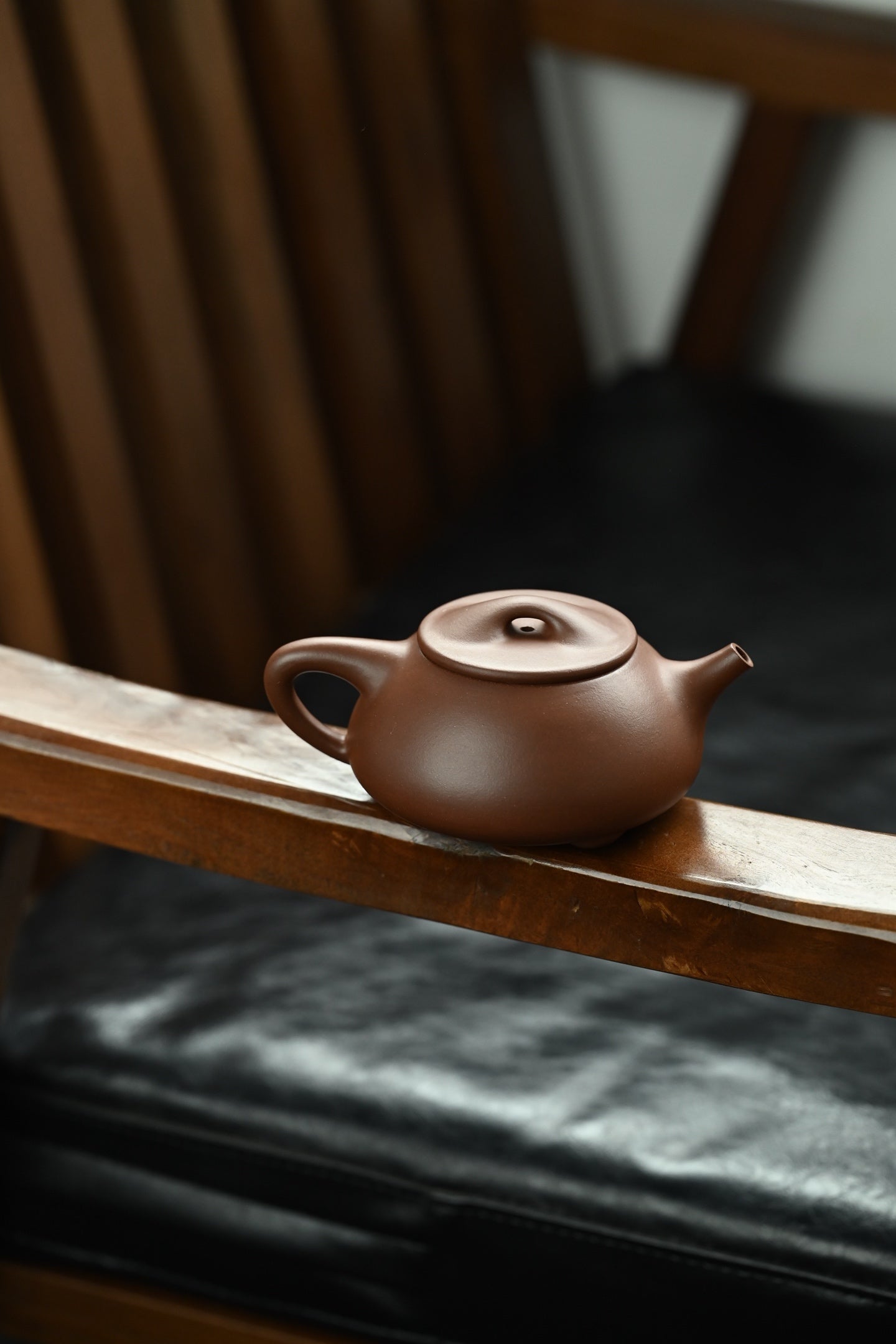 Jing Zhou Shi Piao    210cc   - Yixing Zisha Purple Clay Teapot