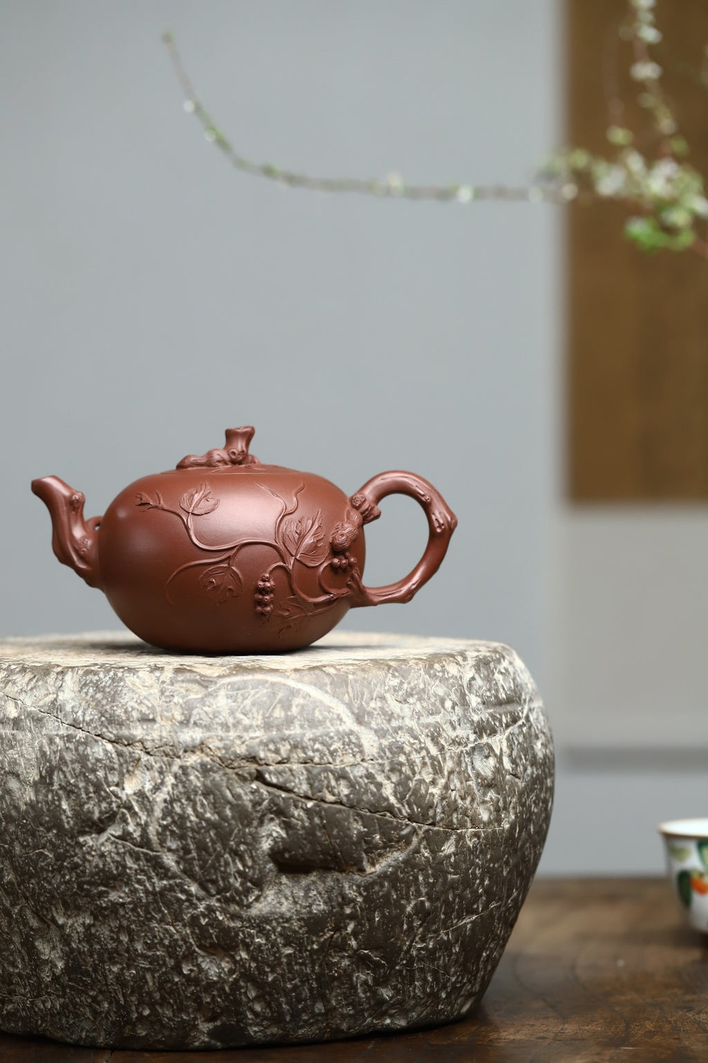 Song Shu Pu Tao    400cc   - Yixing Zisha Purple Clay Teapot