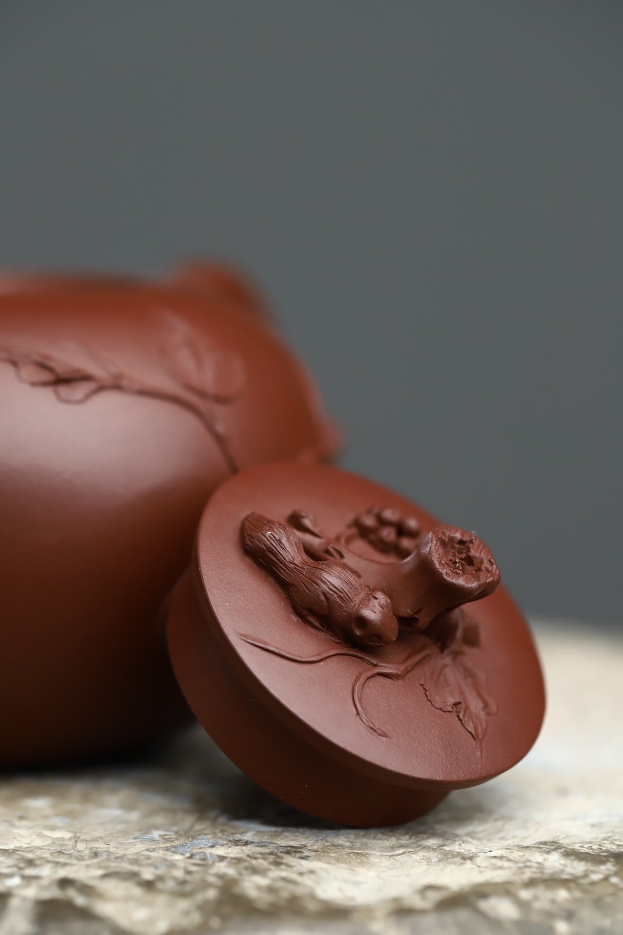 Song Shu Pu Tao    400cc   - Yixing Zisha Purple Clay Teapot