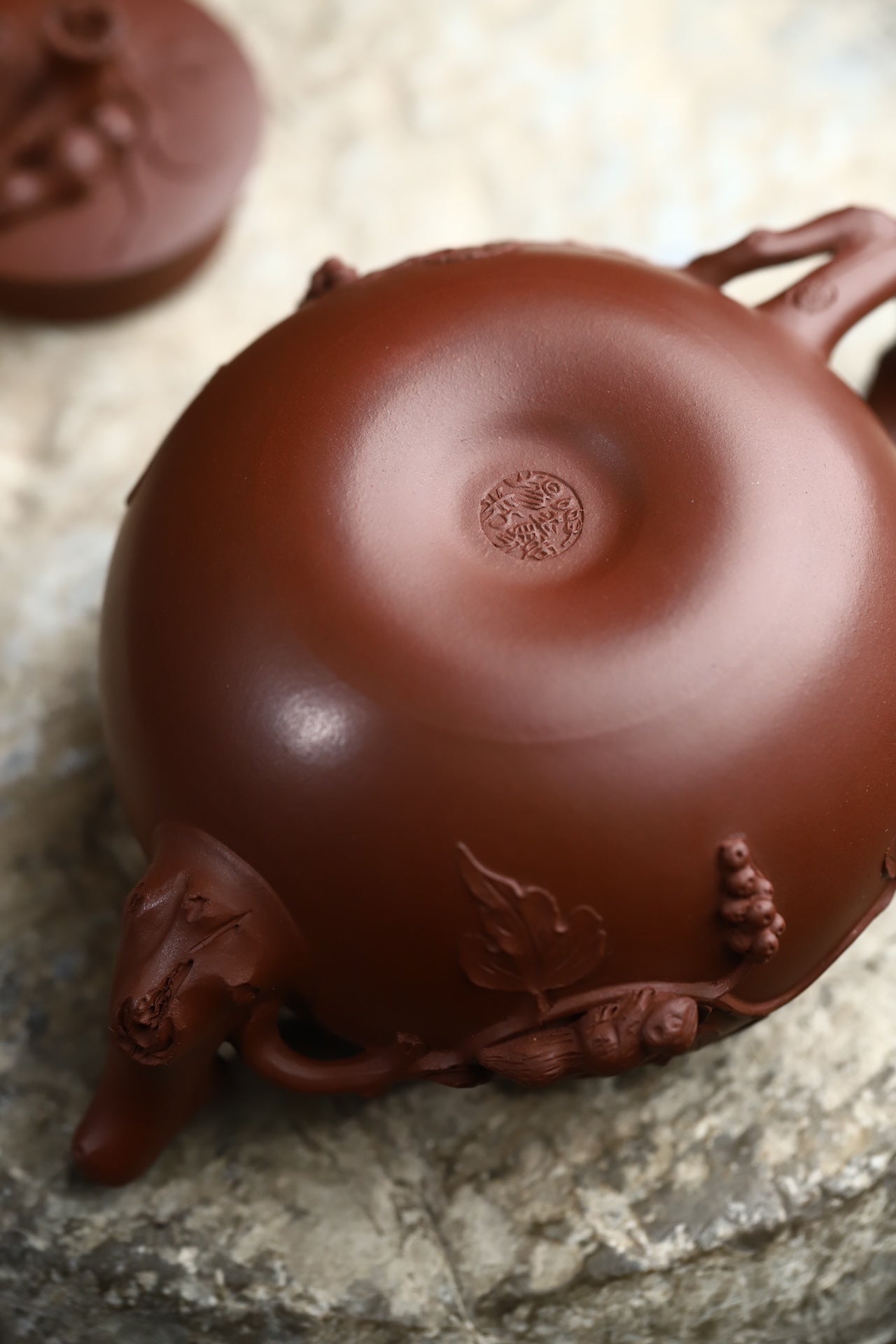 Song Shu Pu Tao    400cc   - Yixing Zisha Purple Clay Teapot