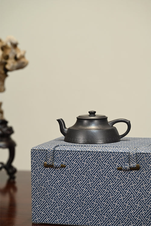Chan Zhong   180cc   - Yixing Zisha Purple Clay Teapot