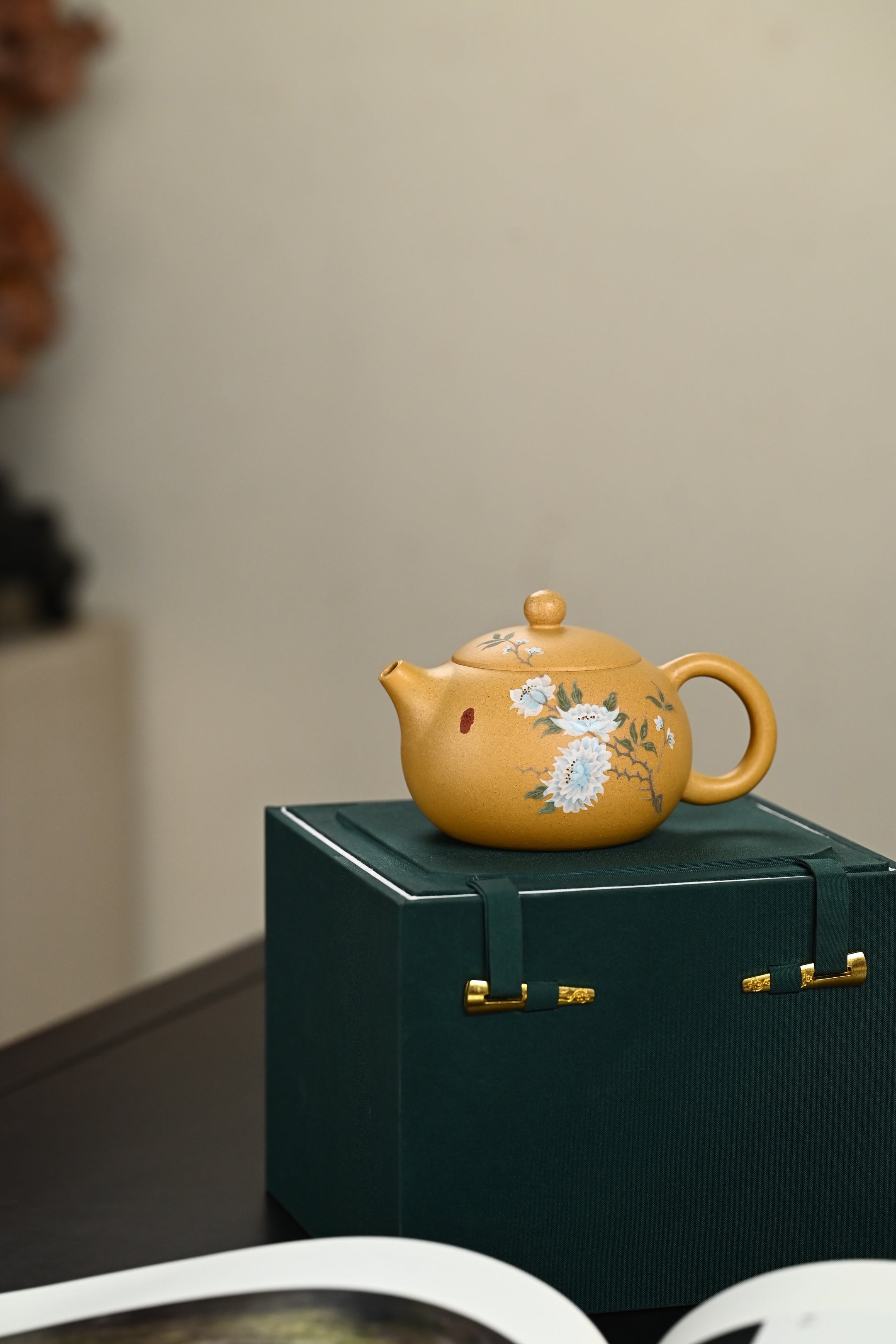 Lan Hua Xi Shi     220cc   - Yixing Zisha Purple Clay Teapot