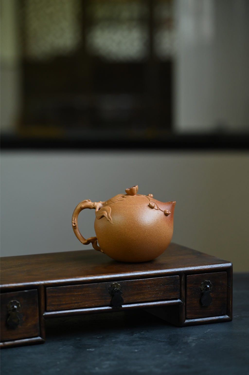 Shou Tao      350cc   - Yixing Zisha Purple Clay Teapot
