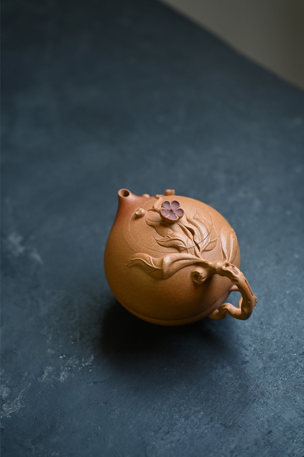 Shou Tao      350cc   - Yixing Zisha Purple Clay Teapot