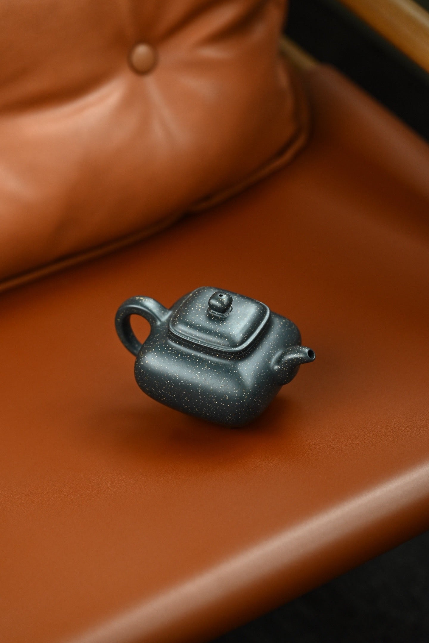 Chuan Lu      220cc   - Yixing Zisha Purple Clay Teapot