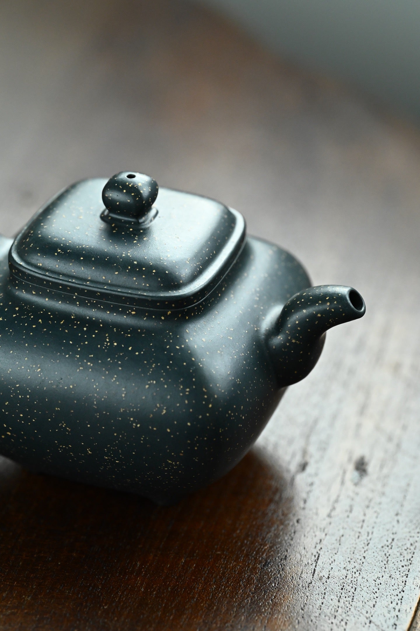 Chuan Lu      220cc   - Yixing Zisha Purple Clay Teapot