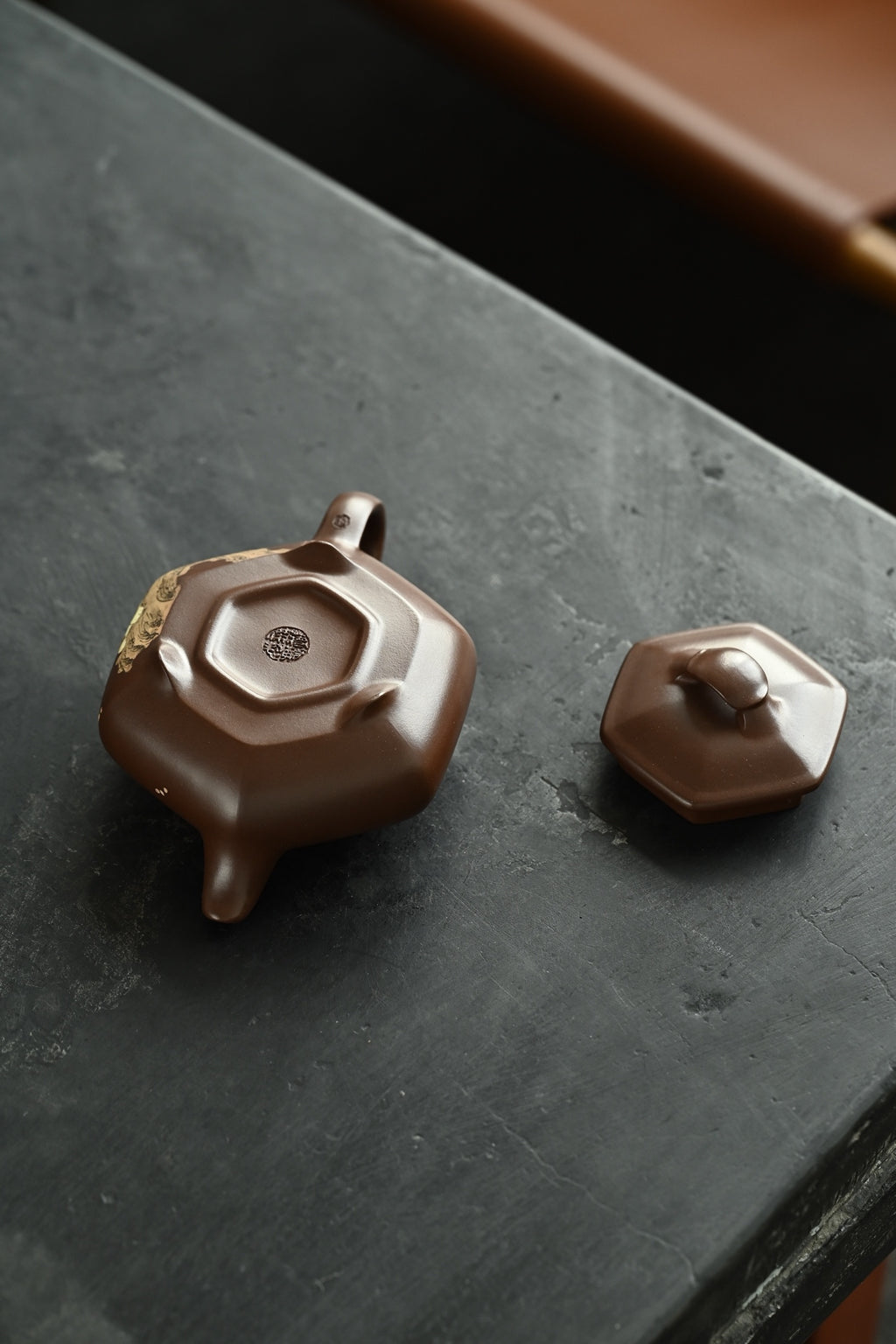 San Zu Ru Piao     230cc   - Yixing Zisha Purple Clay Teapot