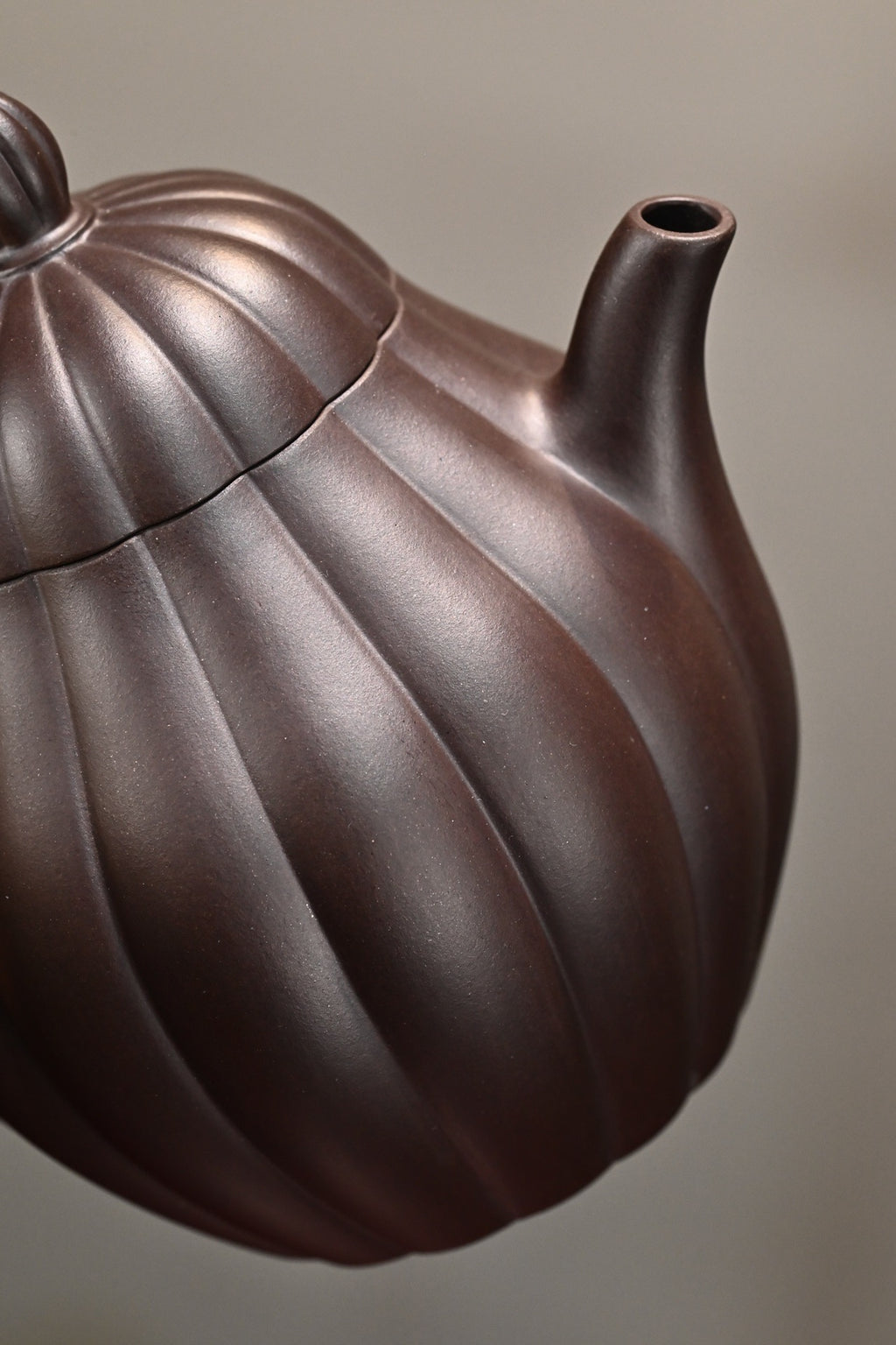 Qiu Shui     150cc   - Yixing Zisha Purple Clay Teapot