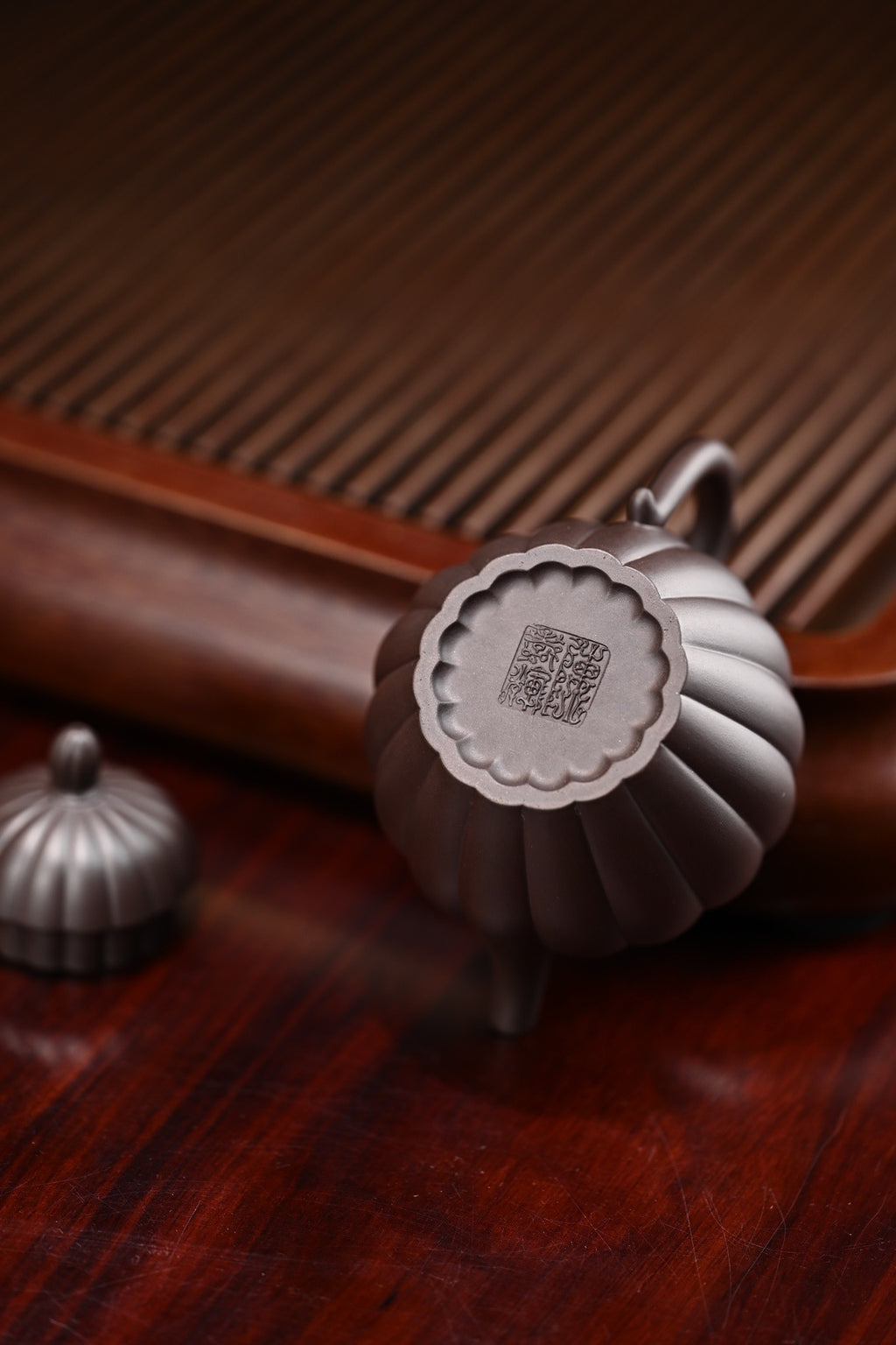 Qiu Shui     150cc   - Yixing Zisha Purple Clay Teapot