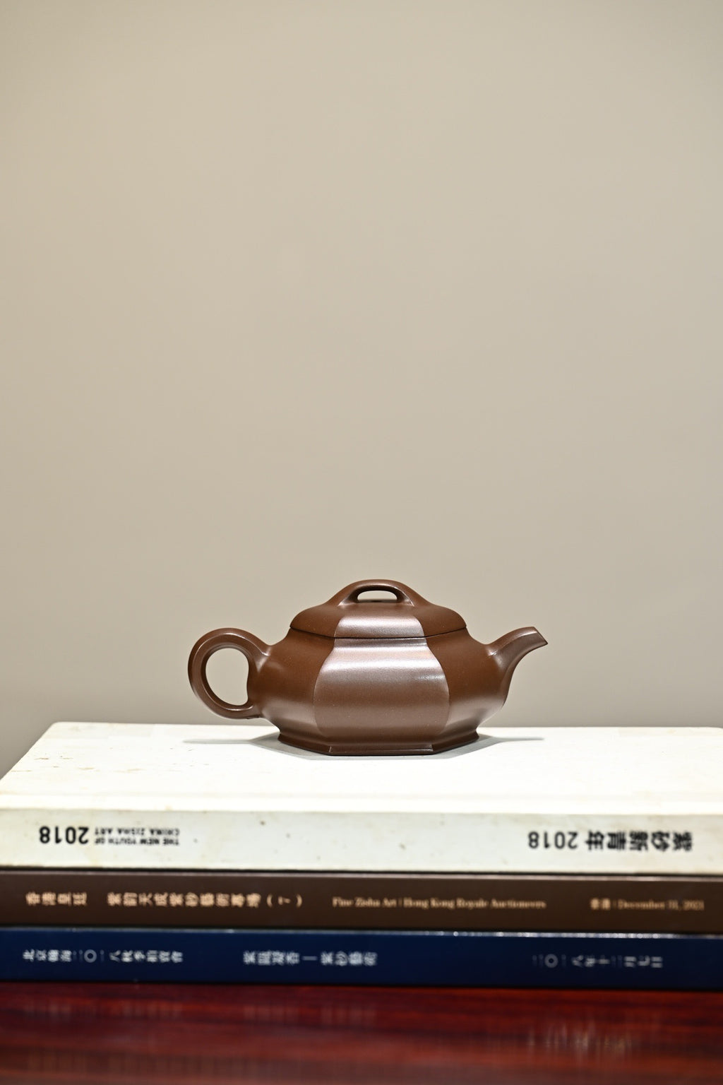 Liu Fang Ju Shi      230cc   - Yixing Zisha Purple Clay Teapot