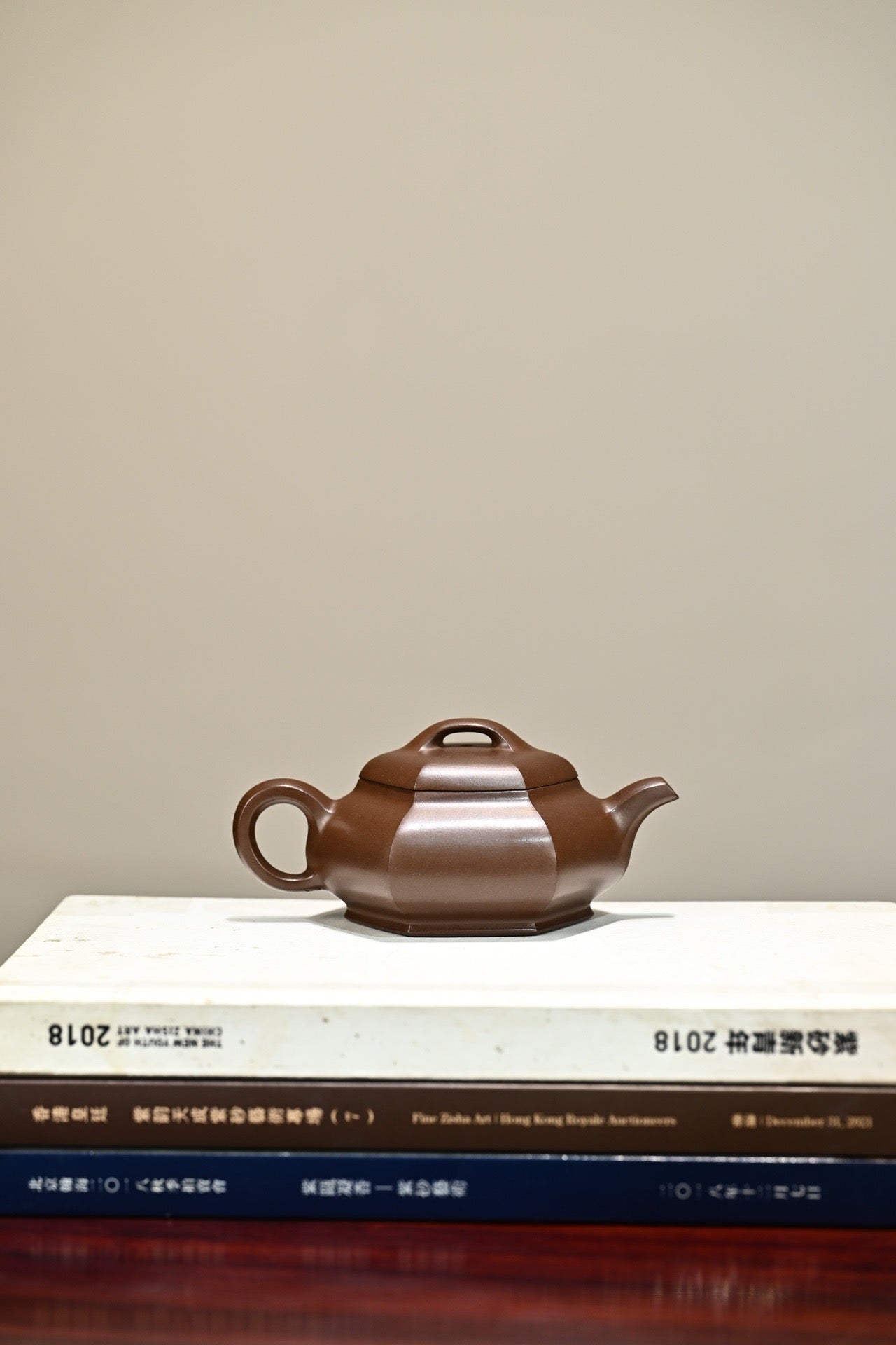 Liu Fang Ju Shi      230cc   - Yixing Zisha Purple Clay Teapot