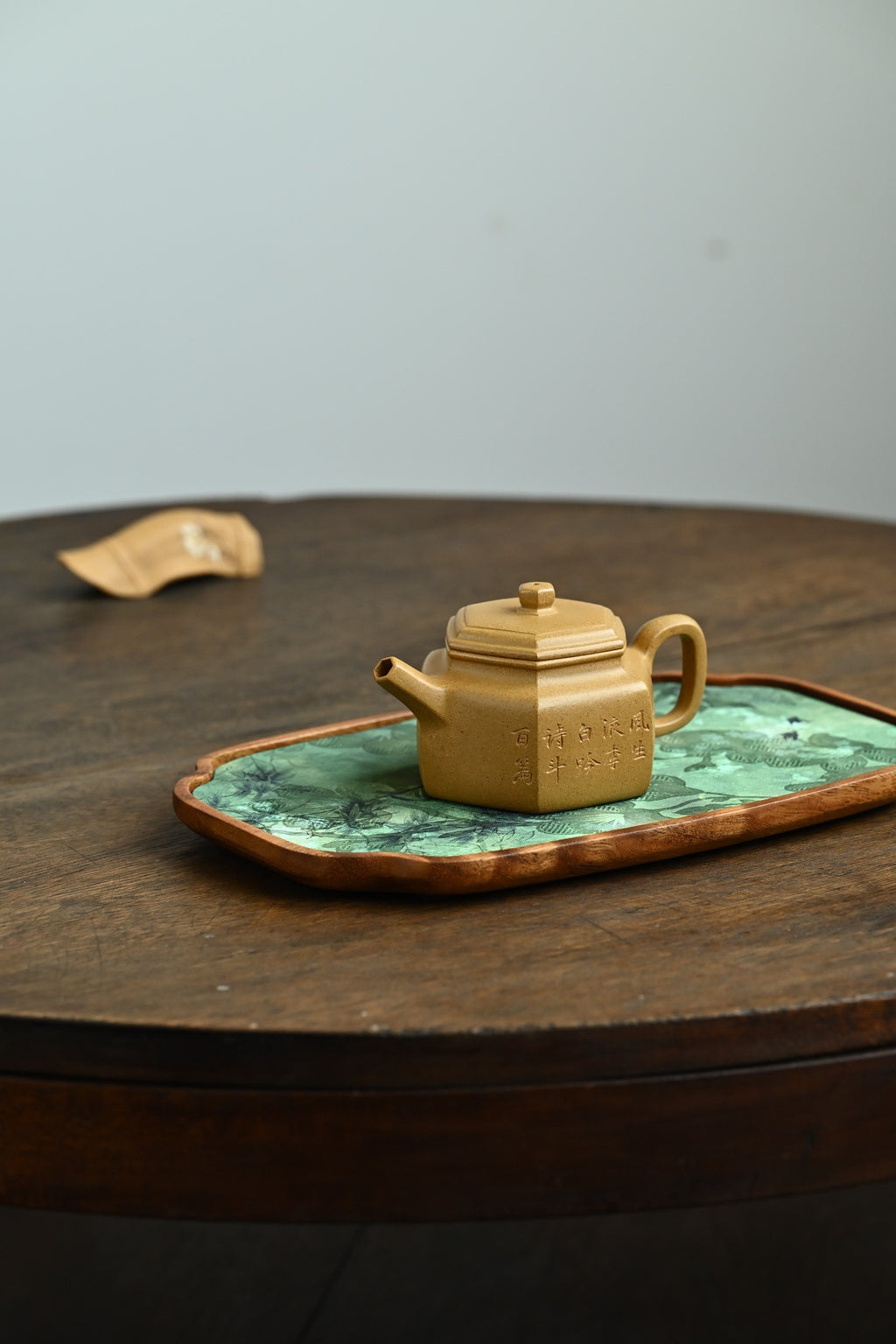 Liu Fang De Zhong    210cc   - Yixing Zisha Purple Clay Teapot
