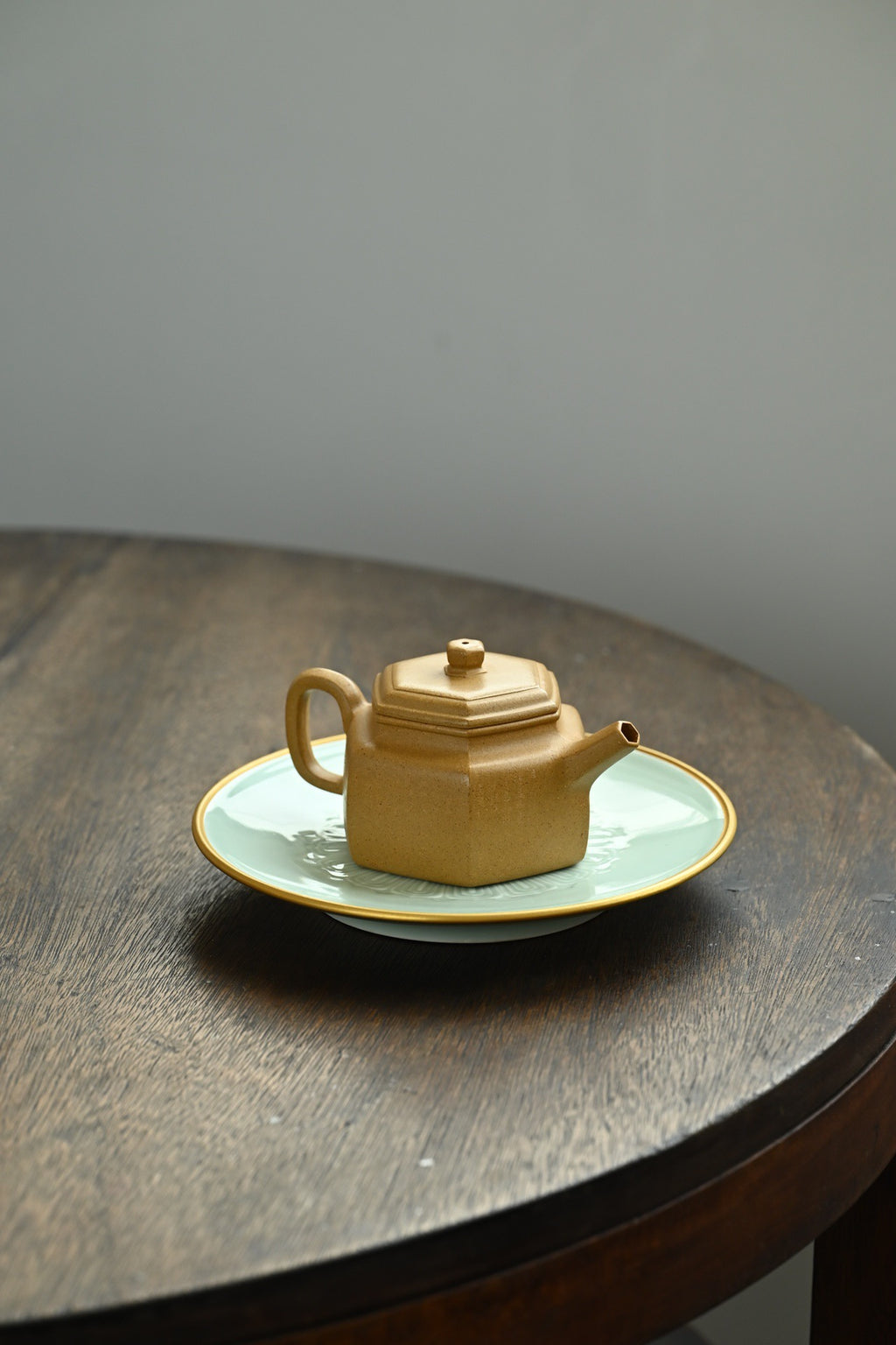 Liu Fang De Zhong    210cc   - Yixing Zisha Purple Clay Teapot