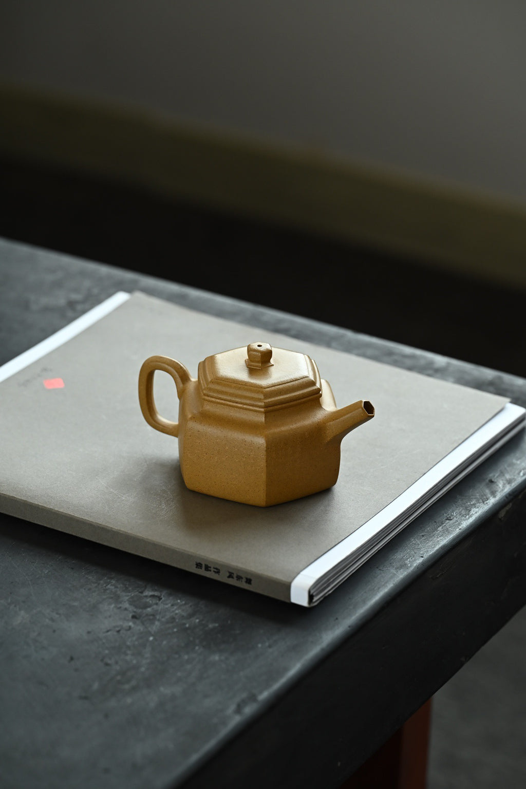 Liu Fang De Zhong    210cc   - Yixing Zisha Purple Clay Teapot