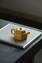 Liu Fang De Zhong    210cc   - Yixing Zisha Purple Clay Teapot