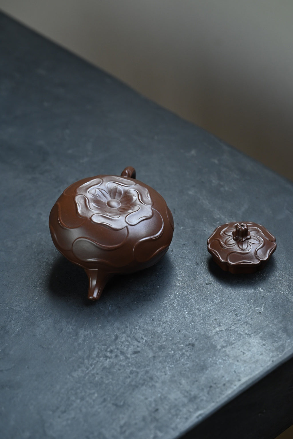 Feng Juan Kui     280cc   - Yixing Zisha Purple Clay Teapot