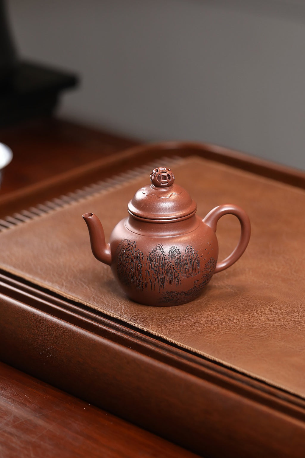 Da Zhi Hu      260cc   - Yixing Zisha Purple Clay Teapot