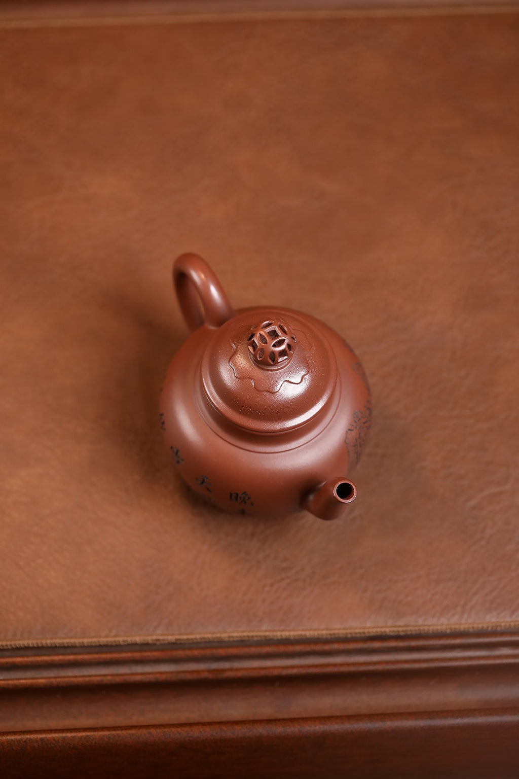 Da Zhi Hu      260cc   - Yixing Zisha Purple Clay Teapot