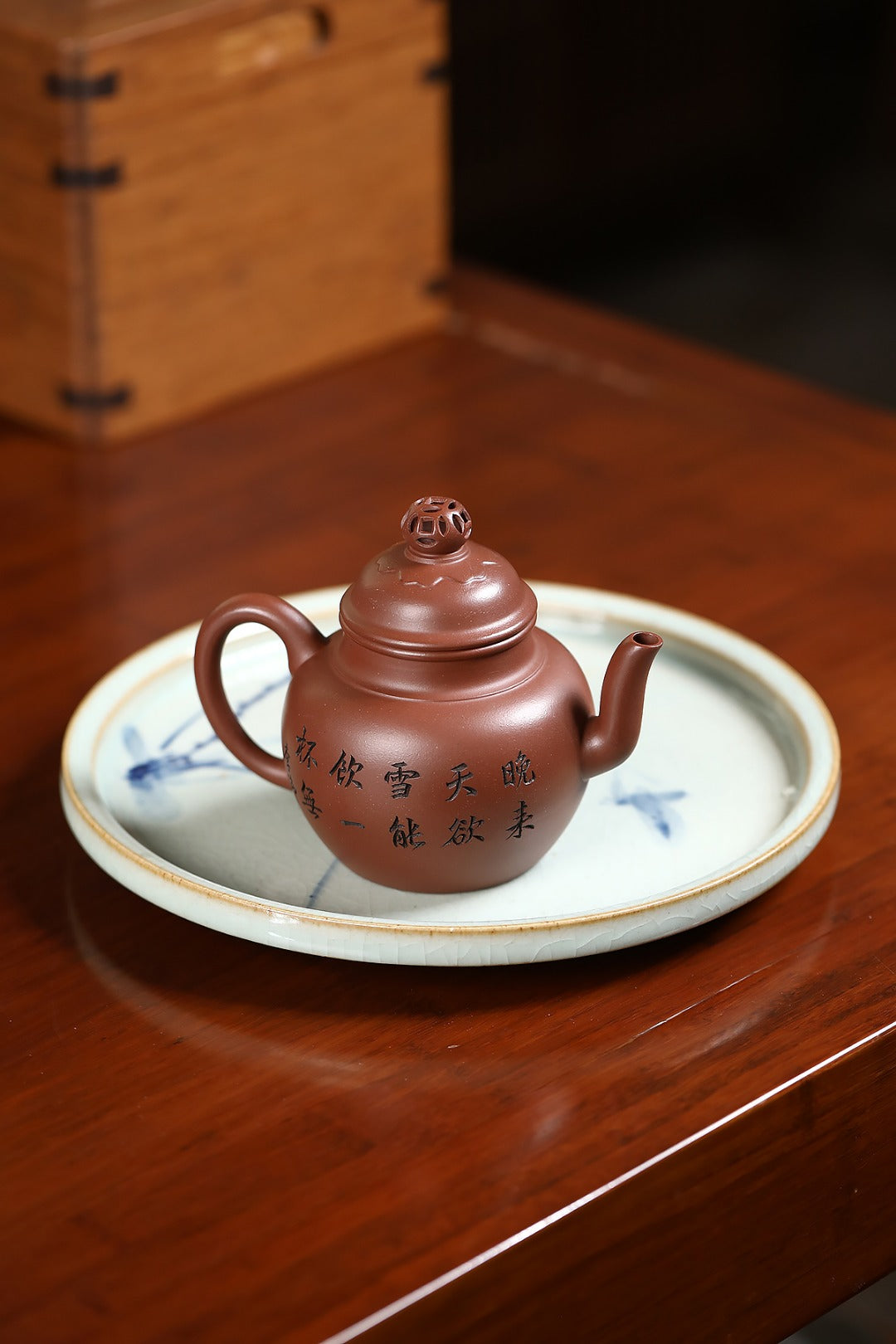 Da Zhi Hu      260cc   - Yixing Zisha Purple Clay Teapot