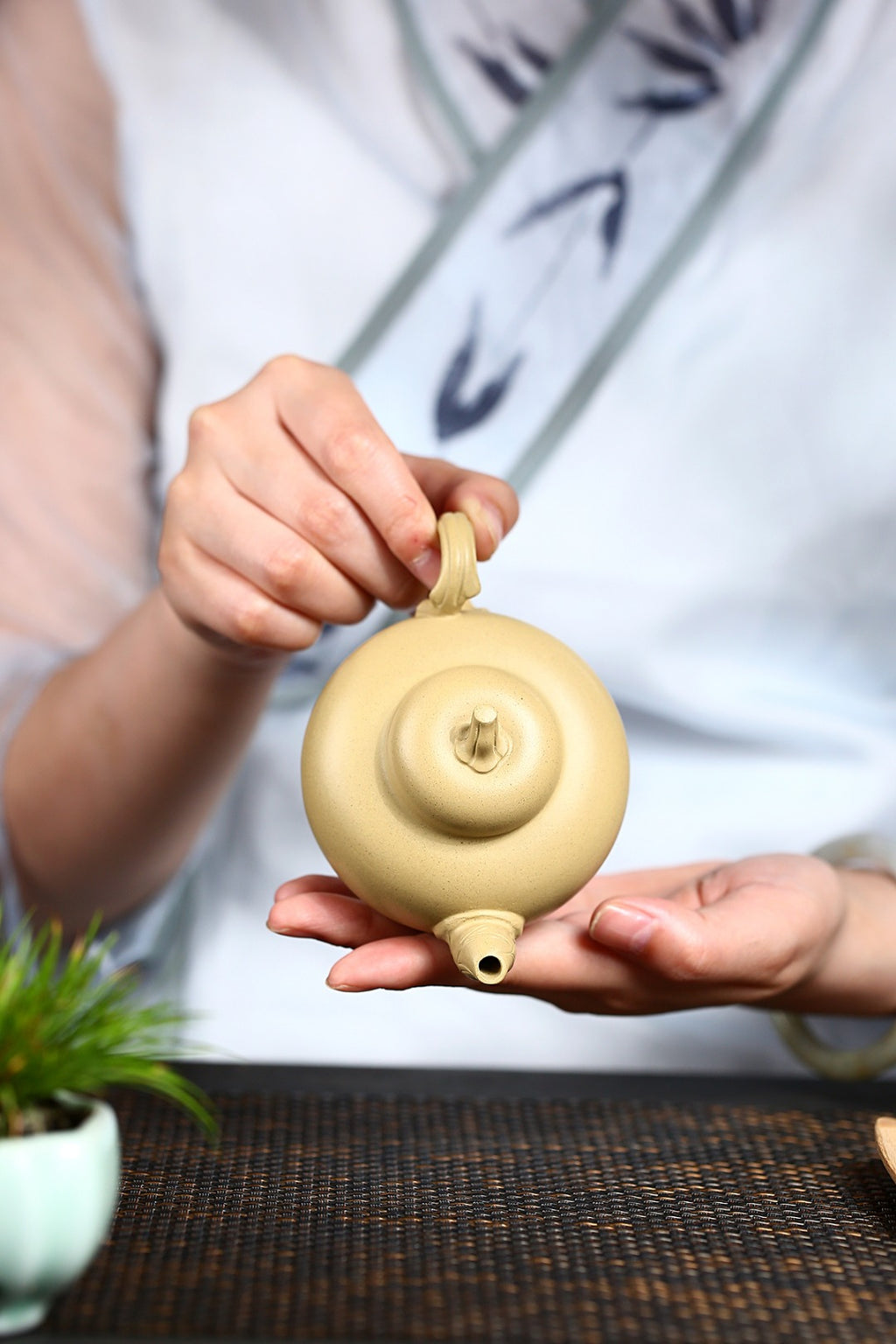 Huang Qie     160cc   - Yixing Zisha Purple Clay Teapot