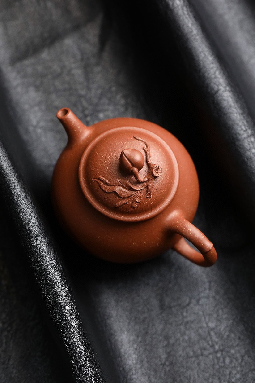 Shou Tao     130cc   - Yixing Zisha Purple Clay Teapot