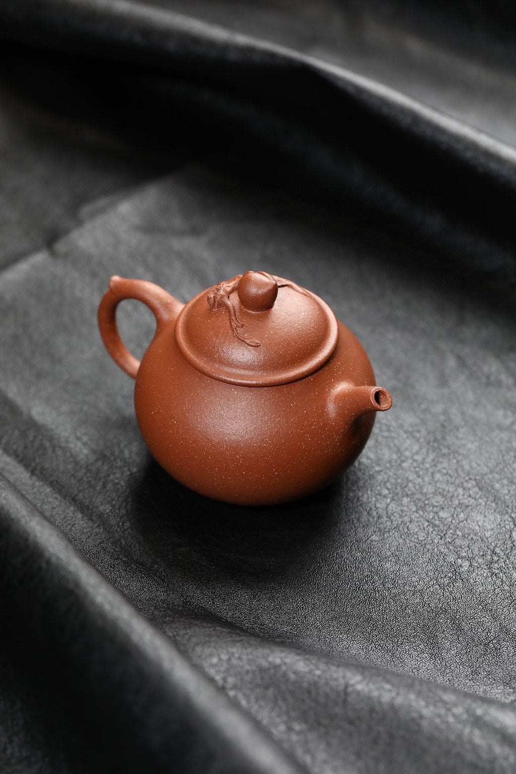 Shou Tao     130cc   - Yixing Zisha Purple Clay Teapot