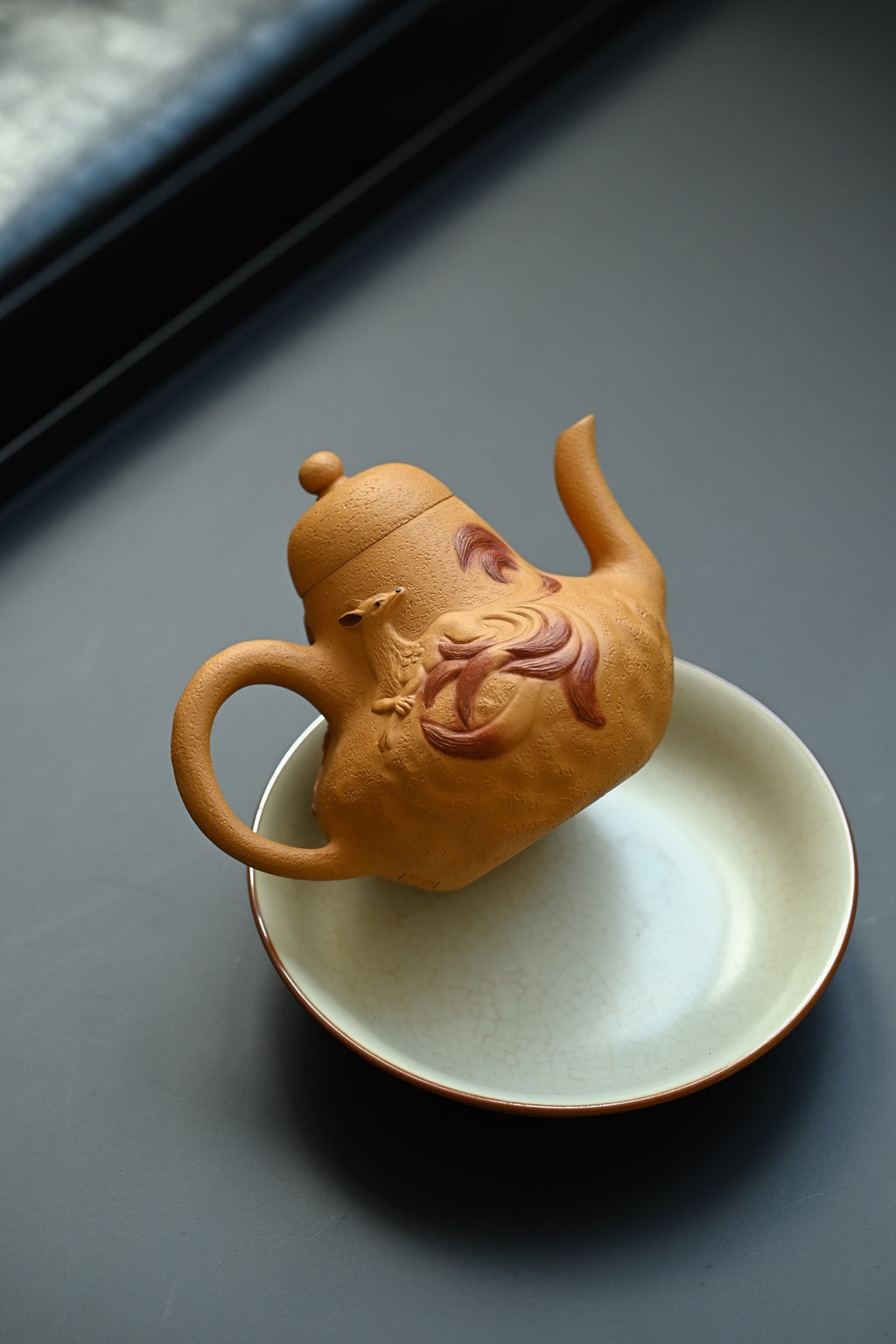 Yu Nv Hu    280cc   - Yixing Zisha Purple Clay Teapot