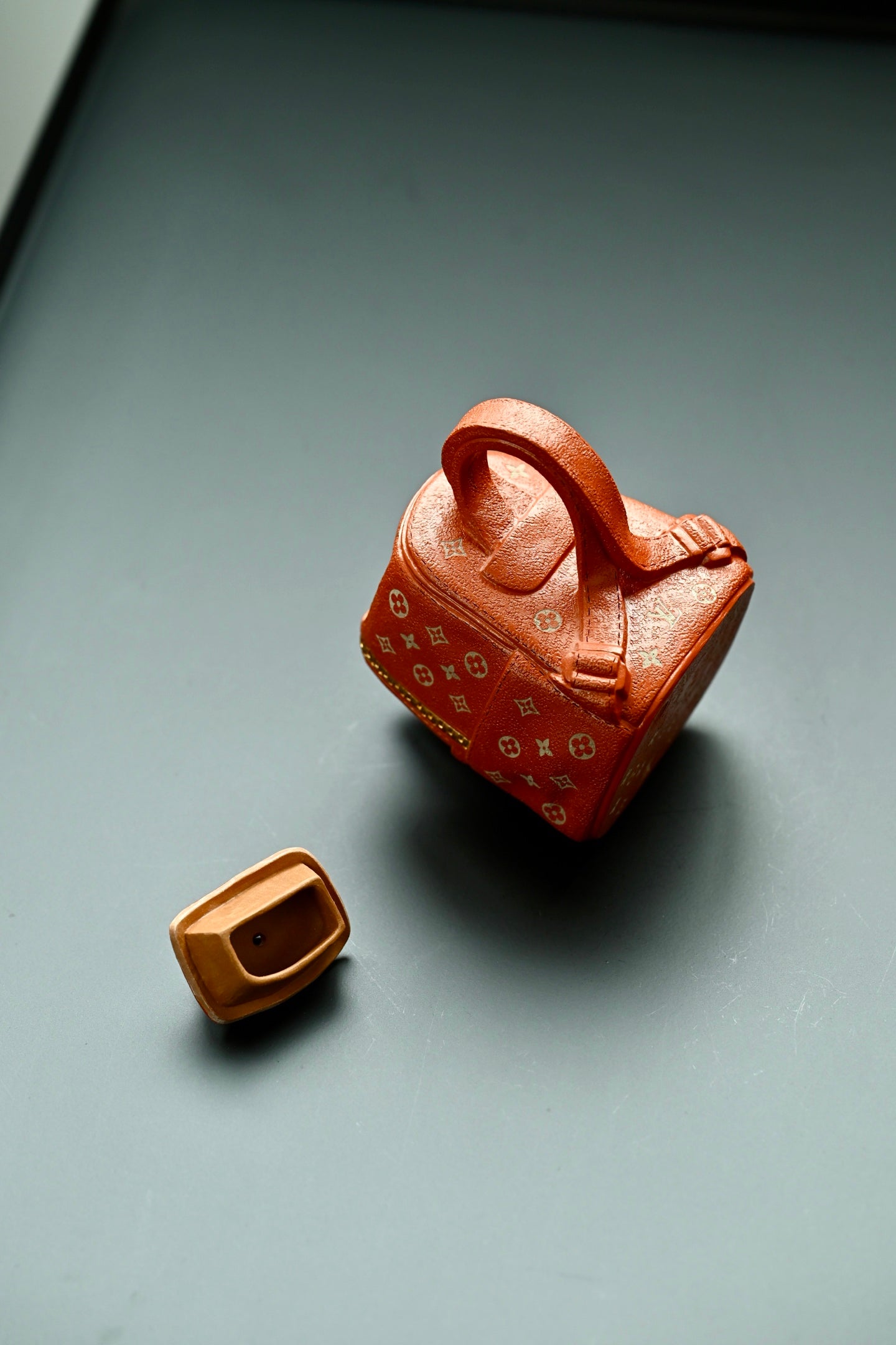 LV Bei Bao       220cc   - Yixing Zisha Purple Clay Teapot