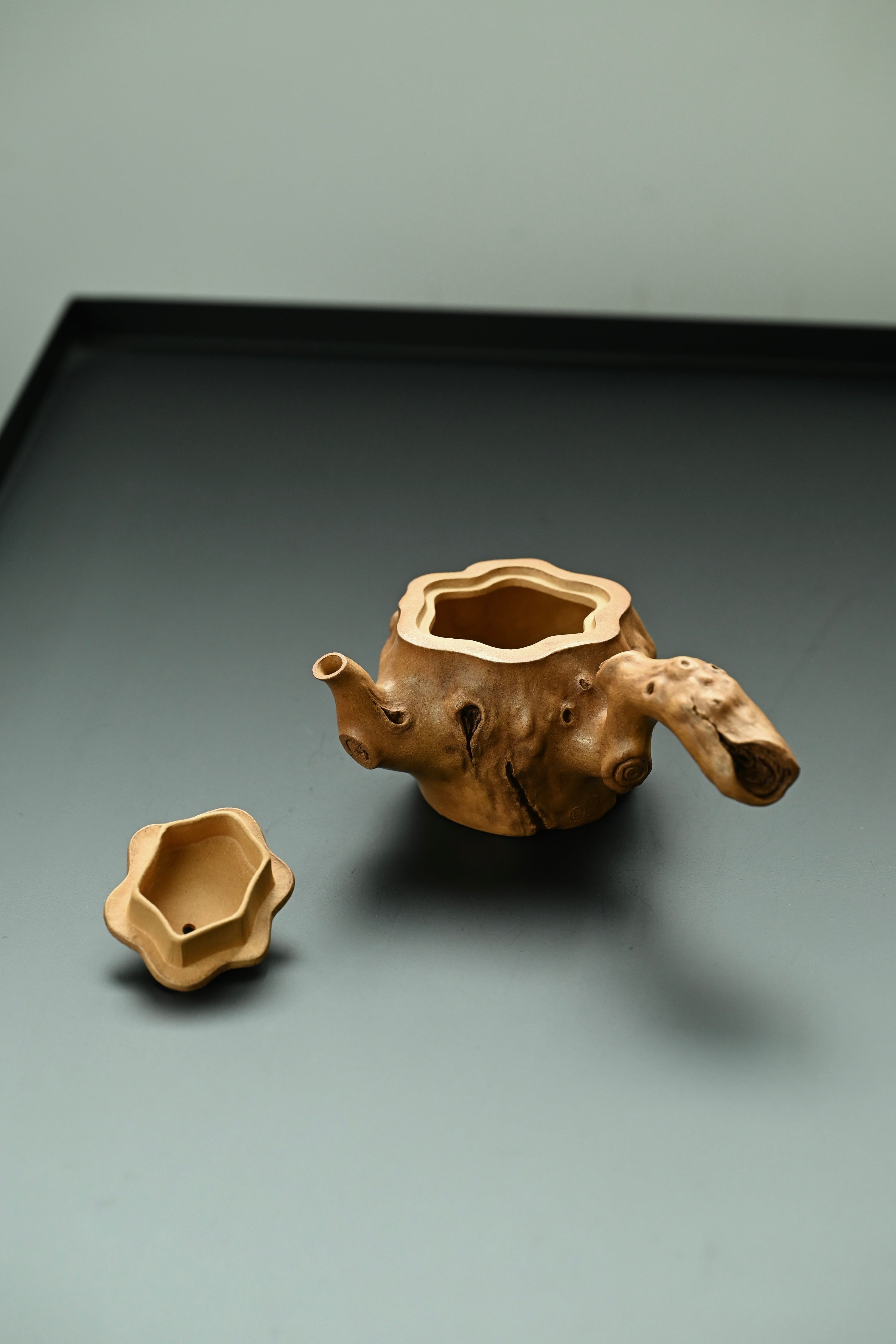 Ce Ba Fu Chan       190cc   - Yixing Zisha Purple Clay Teapot