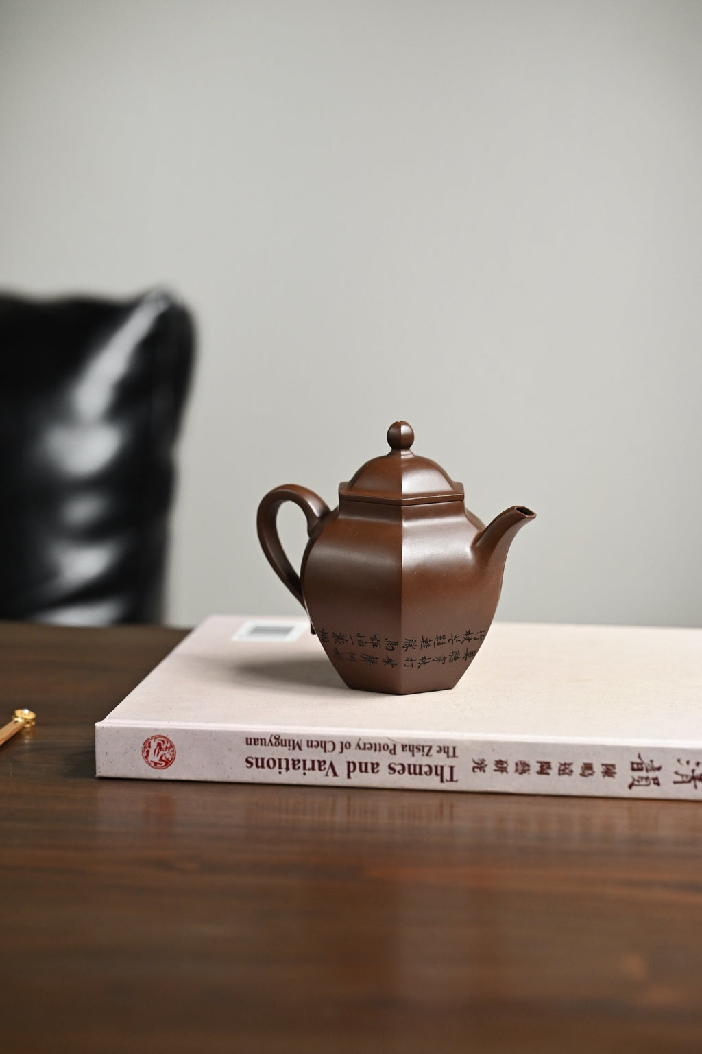 Liu Ban Li Xing      230cc   - Yixing Zisha Purple Clay Teapot