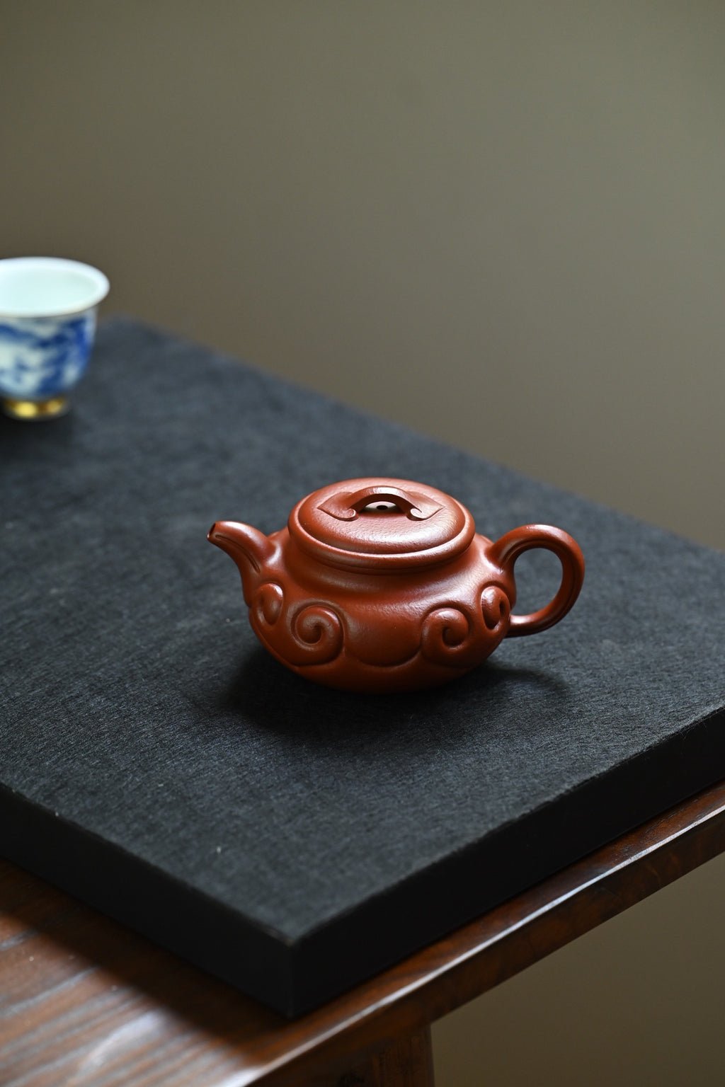 Fang Gu Ru Yi      210cc   - Yixing Zisha Purple Clay Teapot