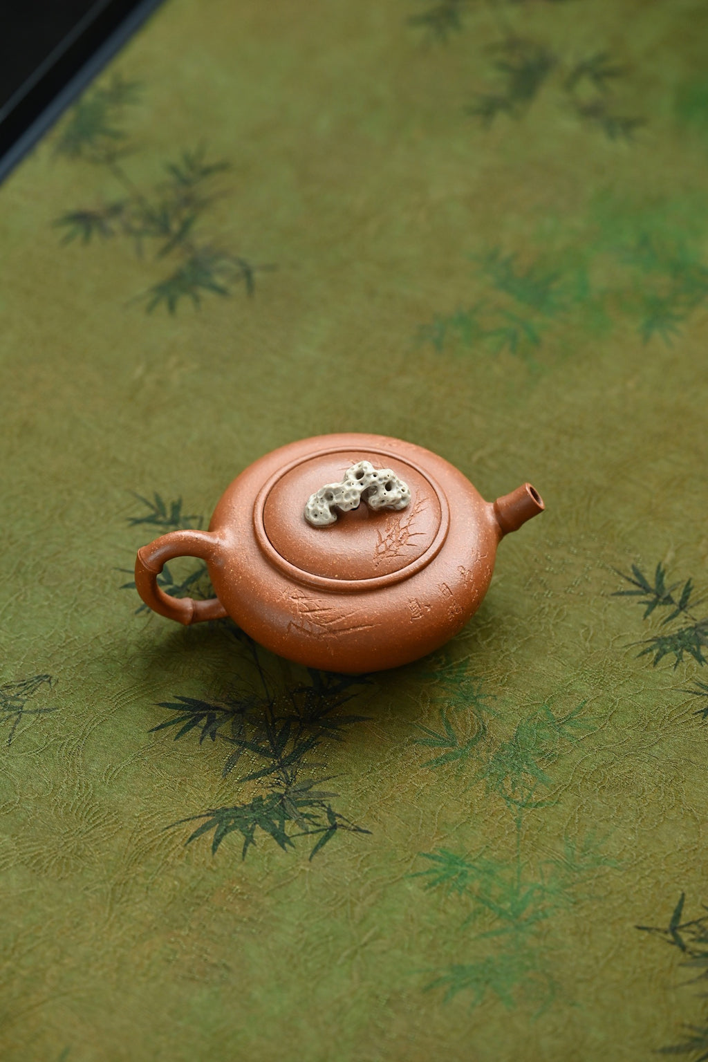Zhu Shi Feng Qing     140cc   - Yixing Zisha Purple Clay Teapot