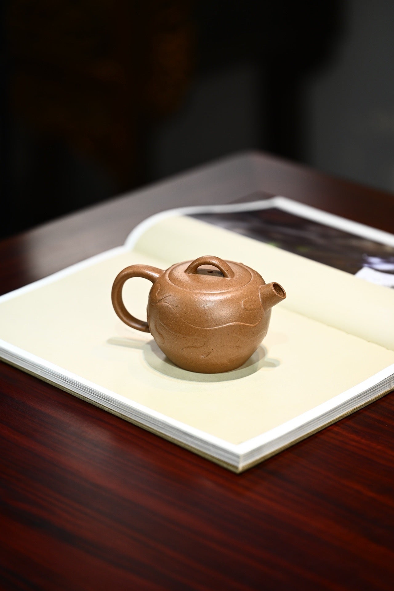 Han Wa      240cc   - Yixing Zisha Purple Clay Teapot