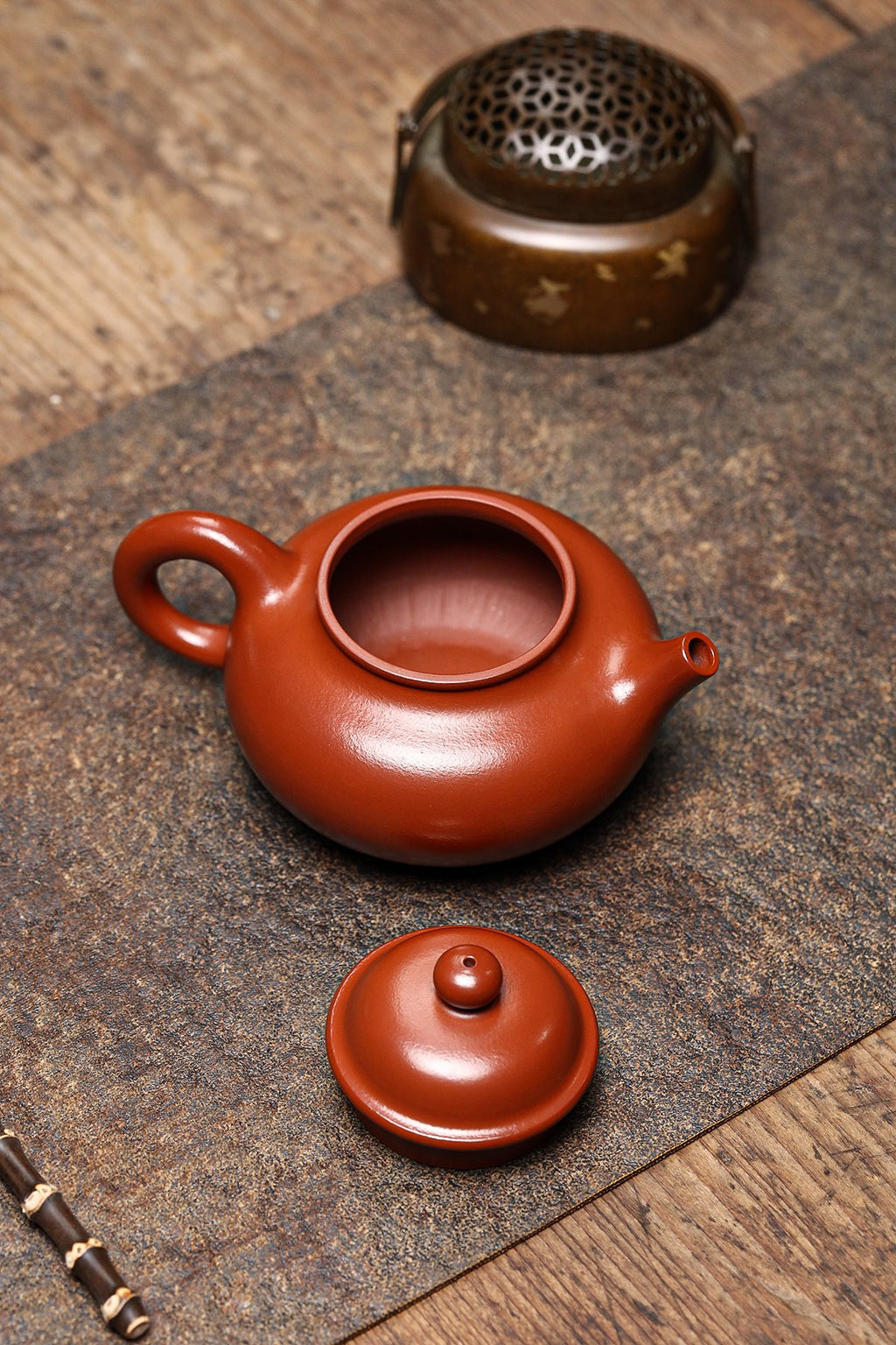 Rong Tian     210cc   - Yixing Zisha Purple Clay Teapot