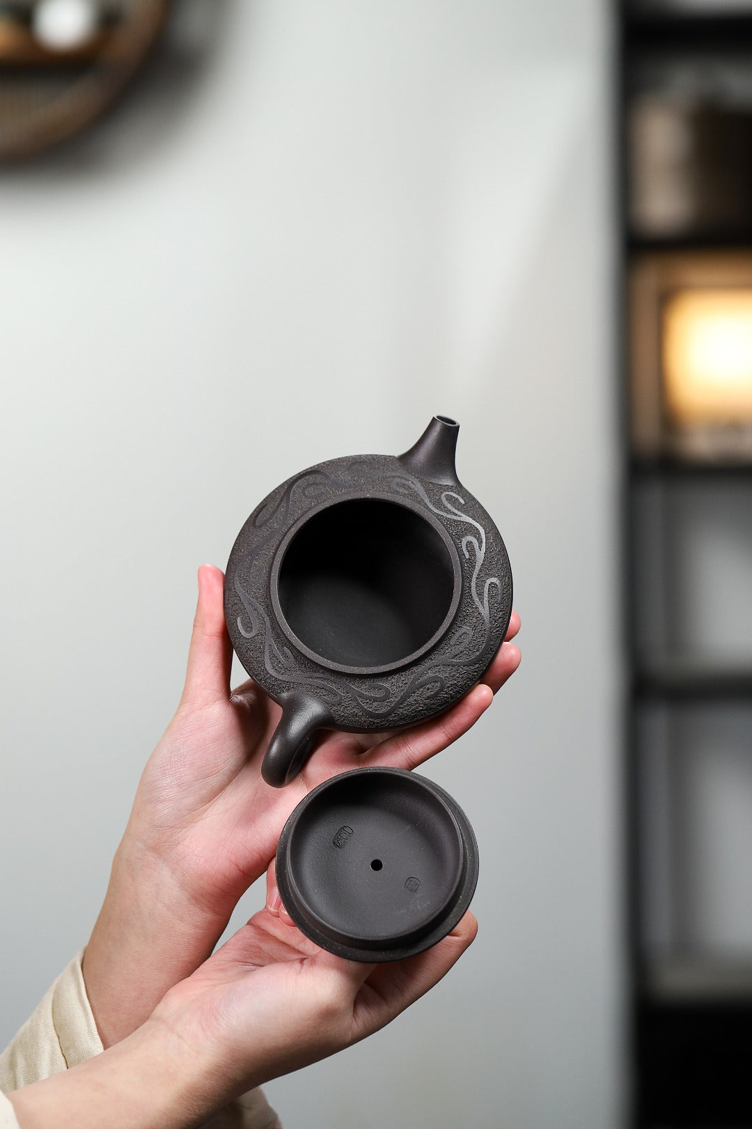 Bian Chen     240cc   - Yixing Zisha Purple Clay Teapot