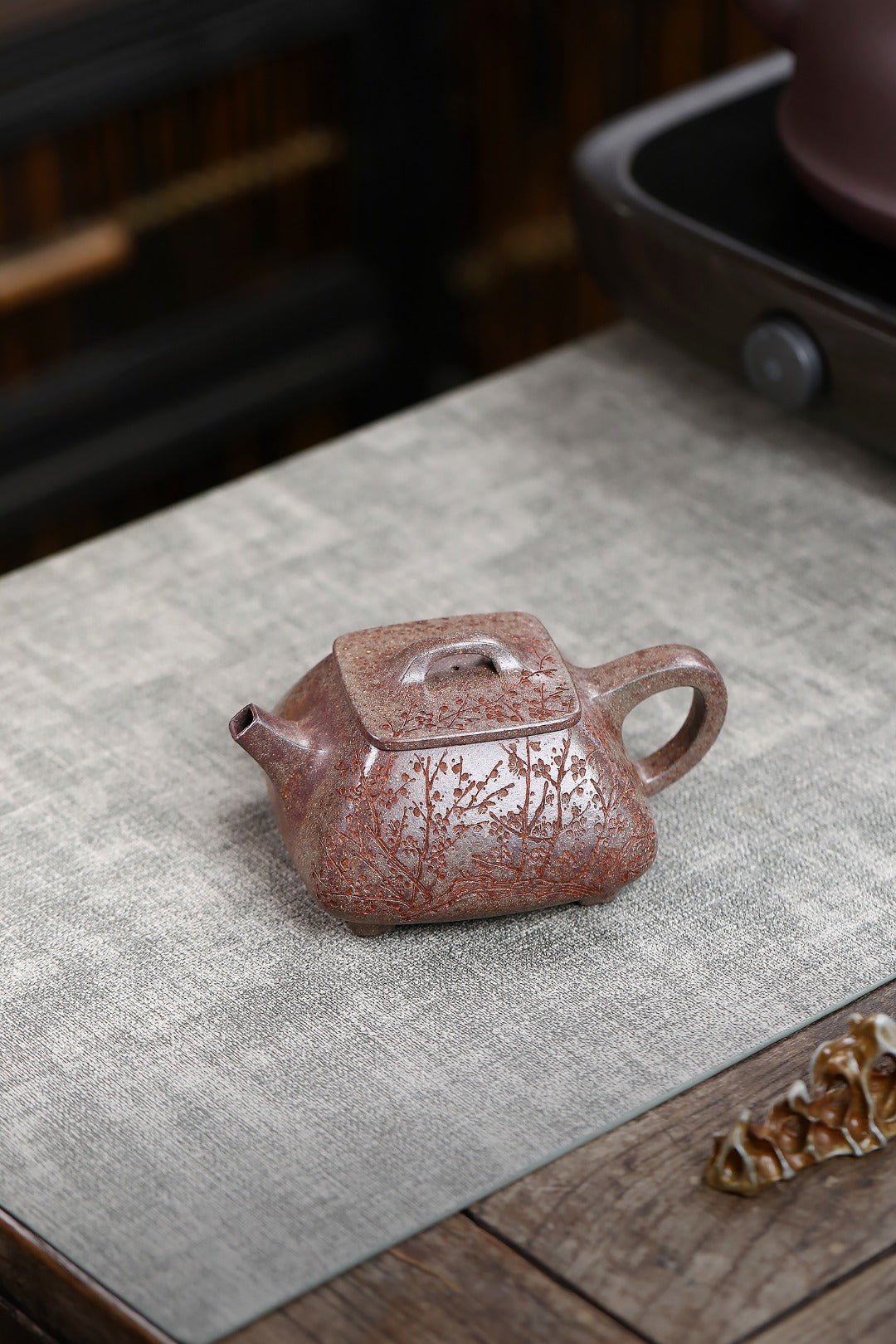 Si Fang Shi Piao      240cc   - Yixing Zisha Purple Clay Teapot
