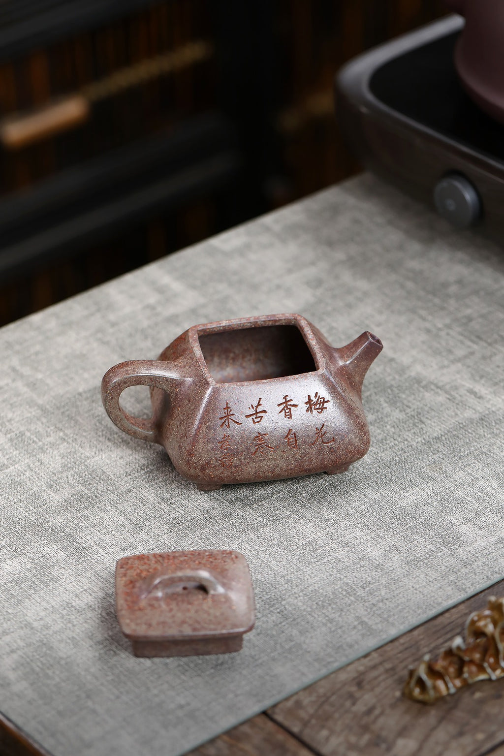 Si Fang Shi Piao      240cc   - Yixing Zisha Purple Clay Teapot