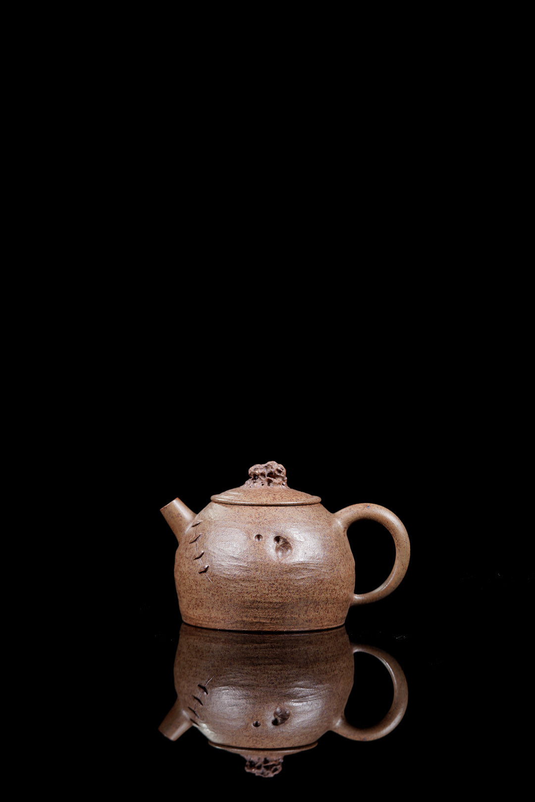 Tai Hu Shi Qu Hu     150cc   - Yixing Zisha Purple Clay Teapot